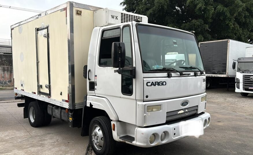 Ford Cargo Baú 816 – 2013