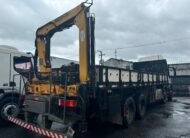 Iveco 240e28 8×2 2013 Carroceria com Munck