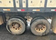 Iveco 240e28 8×2 2013 Carroceria com Munck