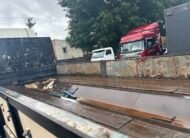 Iveco 240e28 8×2 2013 Carroceria com Munck