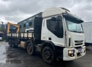 Iveco 240e28 8×2 2013 Carroceria com Munck