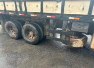 Iveco 240e28 8×2 2013 Carroceria com Munck