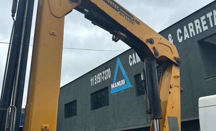 Iveco 240e28 8×2 2013 Carroceria com Munck