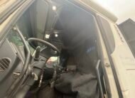 Iveco 240e28 8×2 2013 Carroceria com Munck