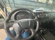 Iveco 240e28 8×2 2013 Carroceria com Munck