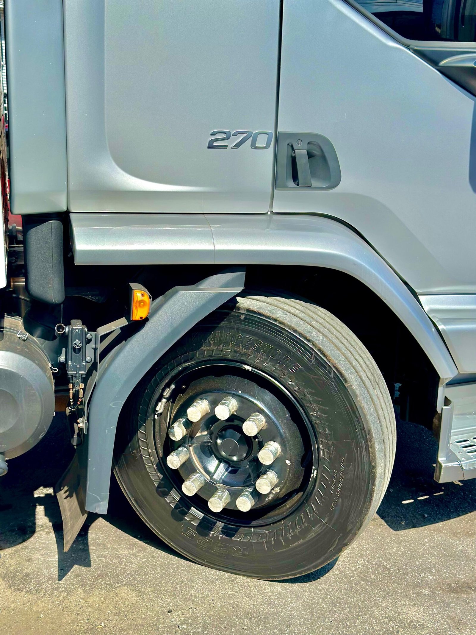 Volvo Vm 270 6×2 2022 Automático E Baú De 8.5m