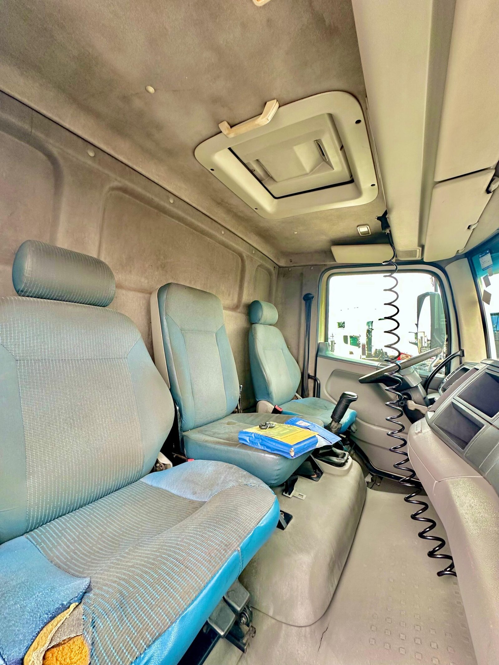 Vw 17.250 4×2 2011 Com Baú Refrigerado Ou No Chassi