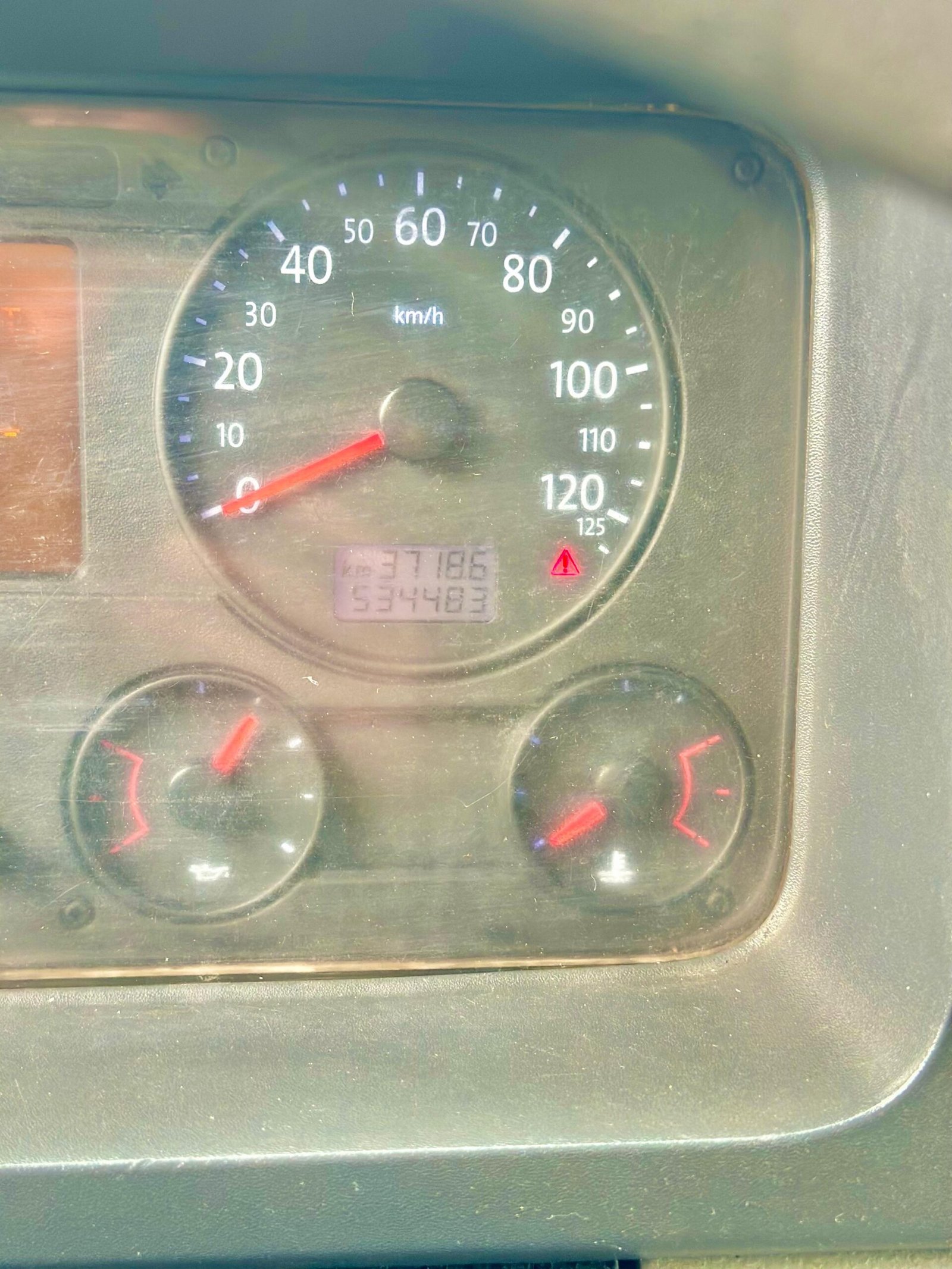 Vw 17.250 4×2 2011 Com Baú Refrigerado Ou No Chassi