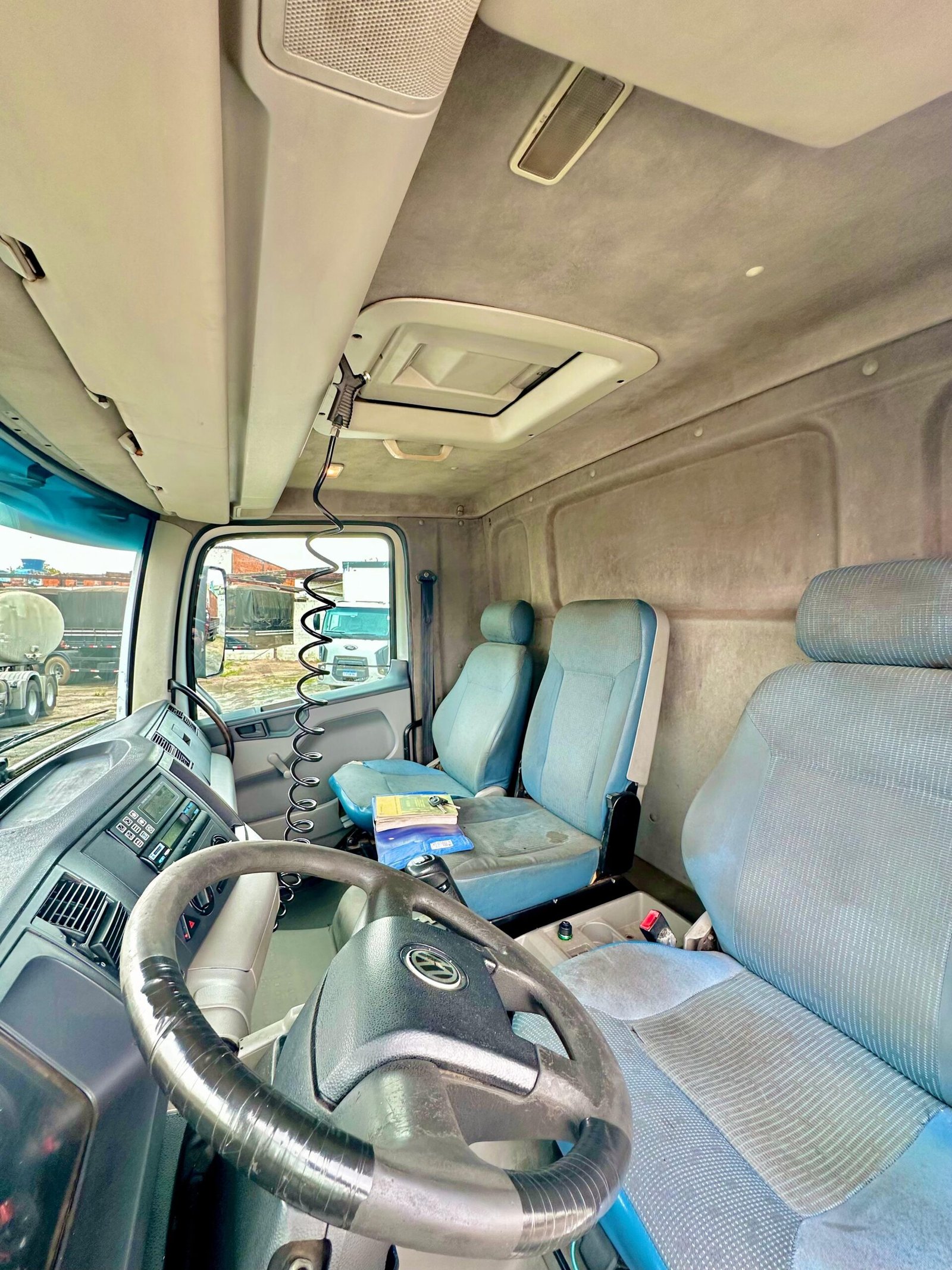 Vw 17.250 4×2 2011 Com Baú Refrigerado Ou No Chassi