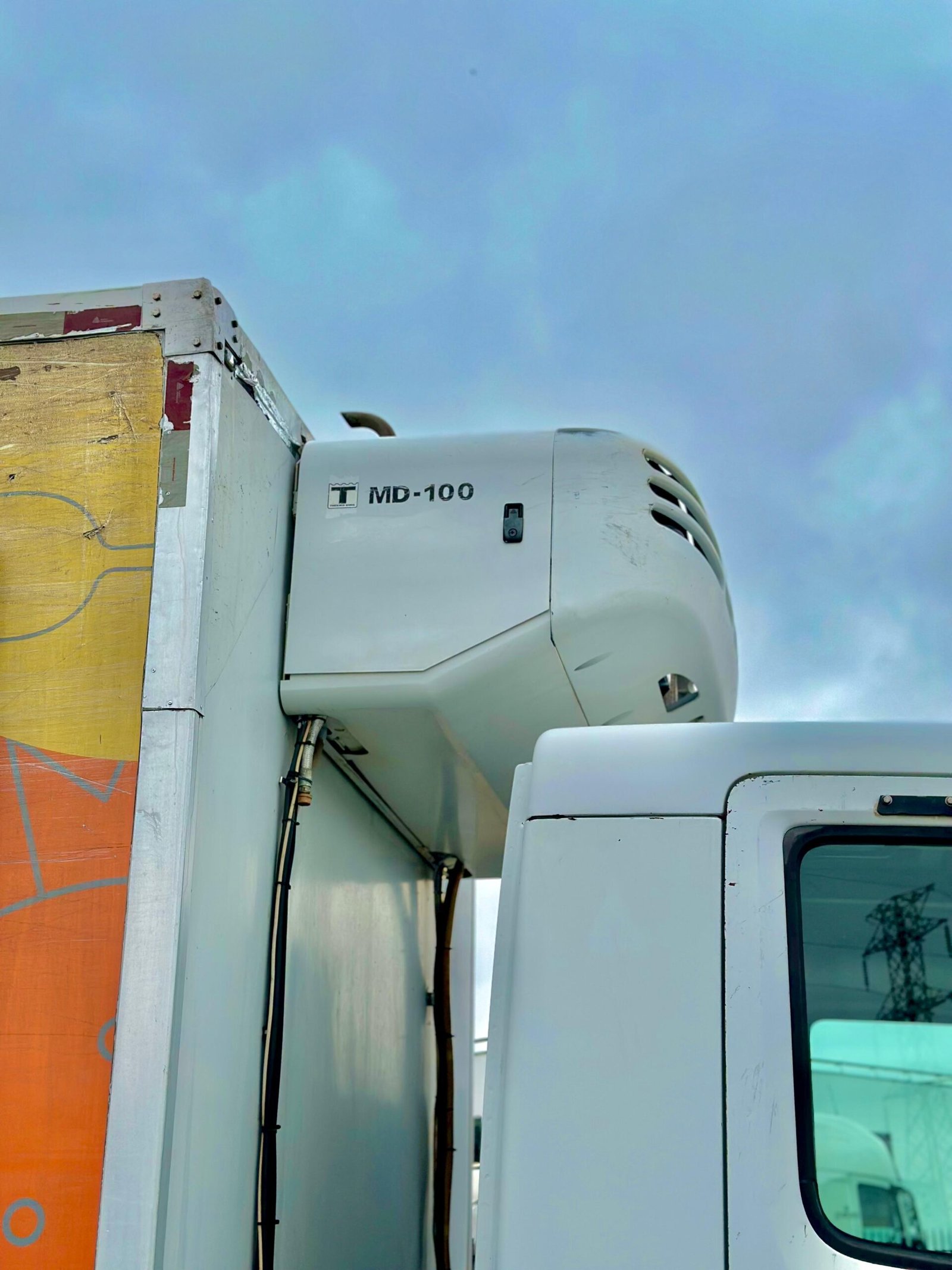 Vw 17.250 4×2 2011 Com Baú Refrigerado Ou No Chassi