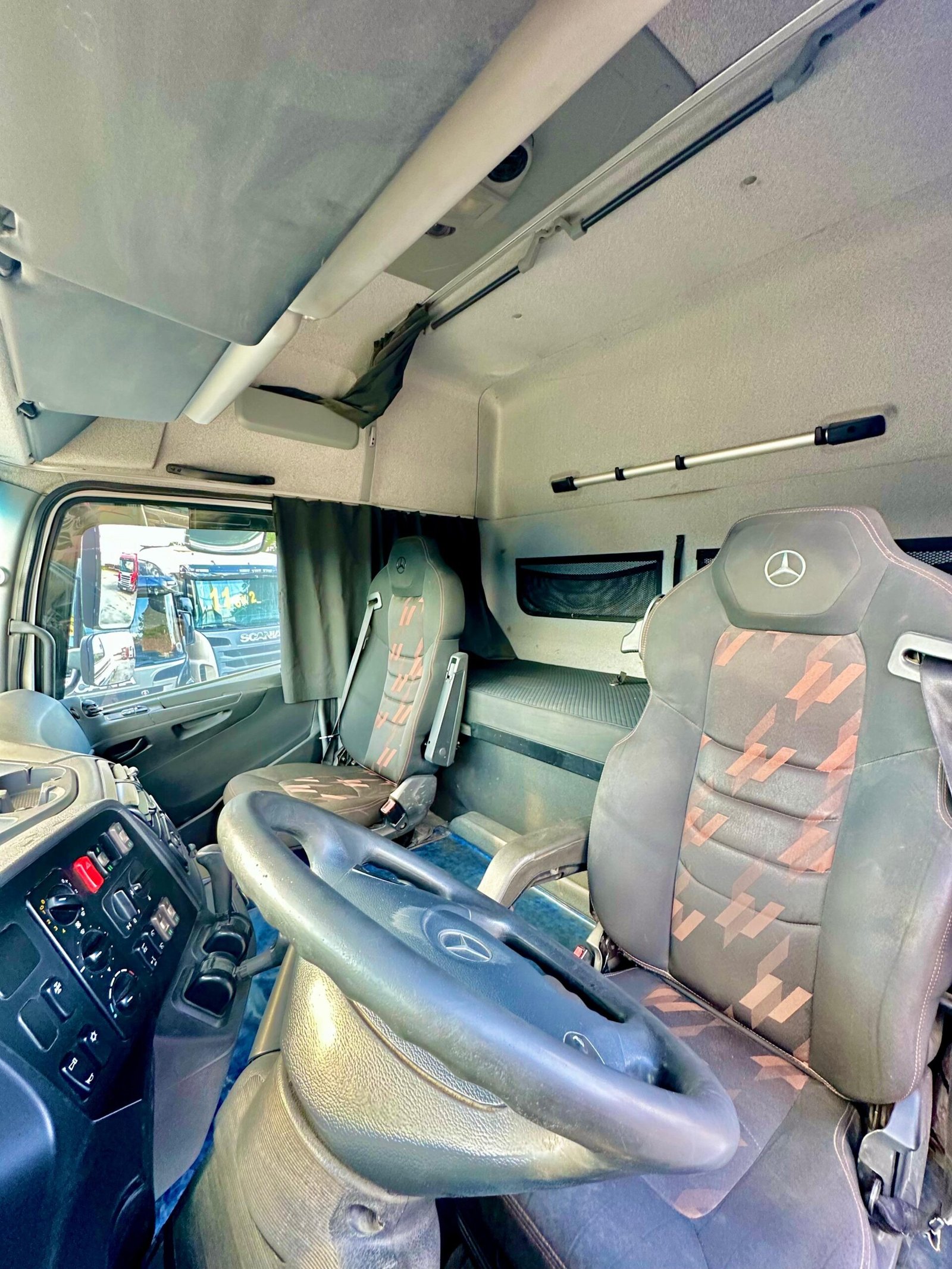 Axor 2544 6×2 2019 Teto Alto e Automático