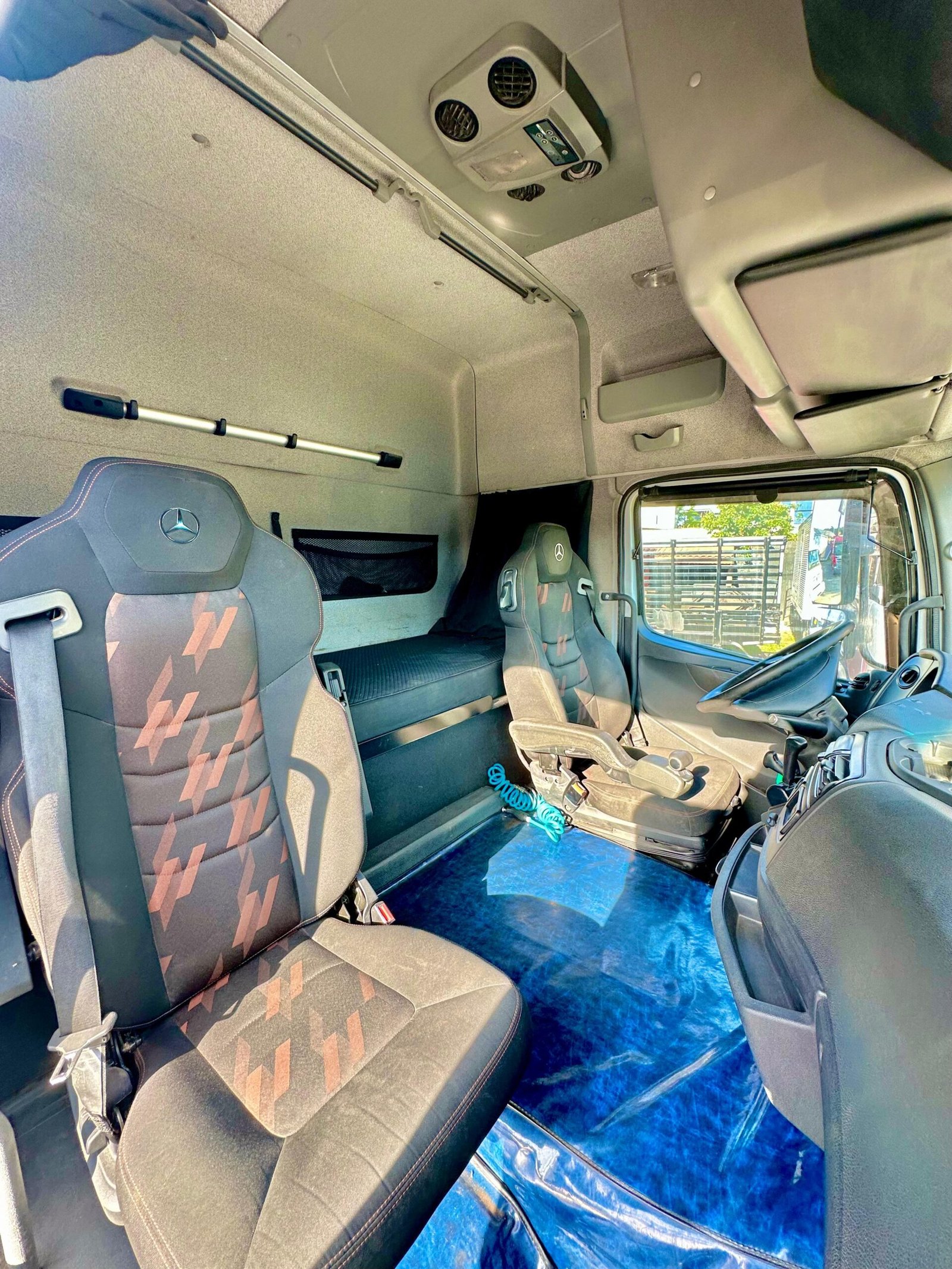 Axor 2544 6×2 2019 Teto Alto e Automático