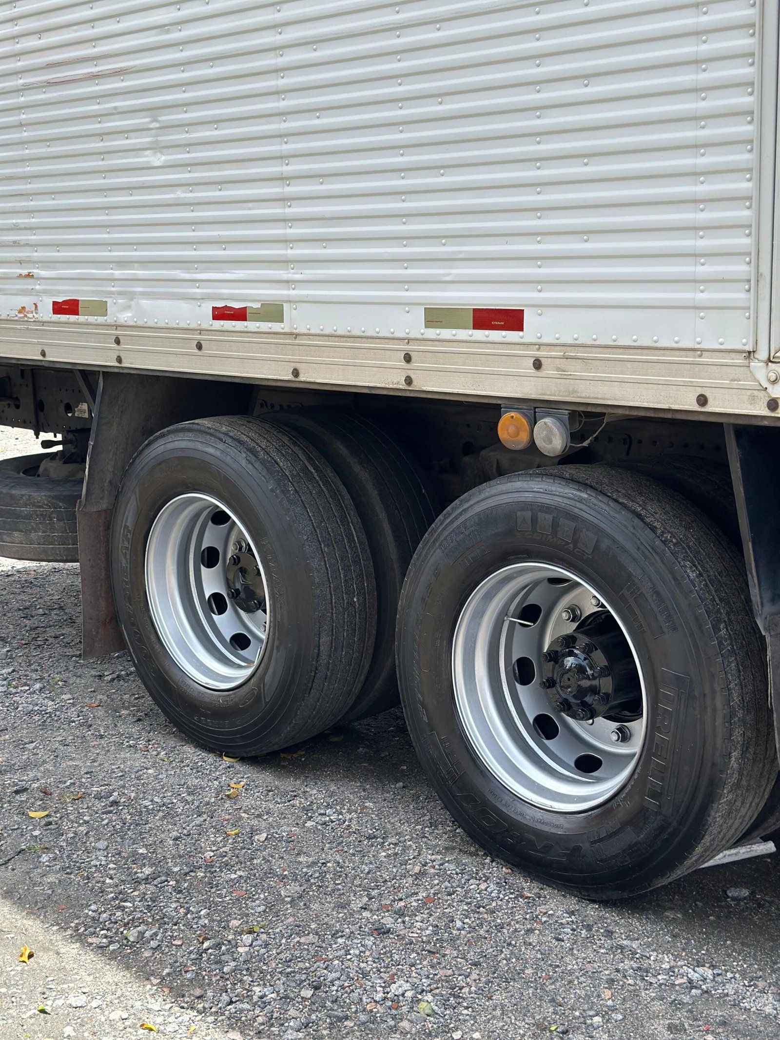 Mb Atego 2425 6×2 2009 Bau 8,50 Chapeado