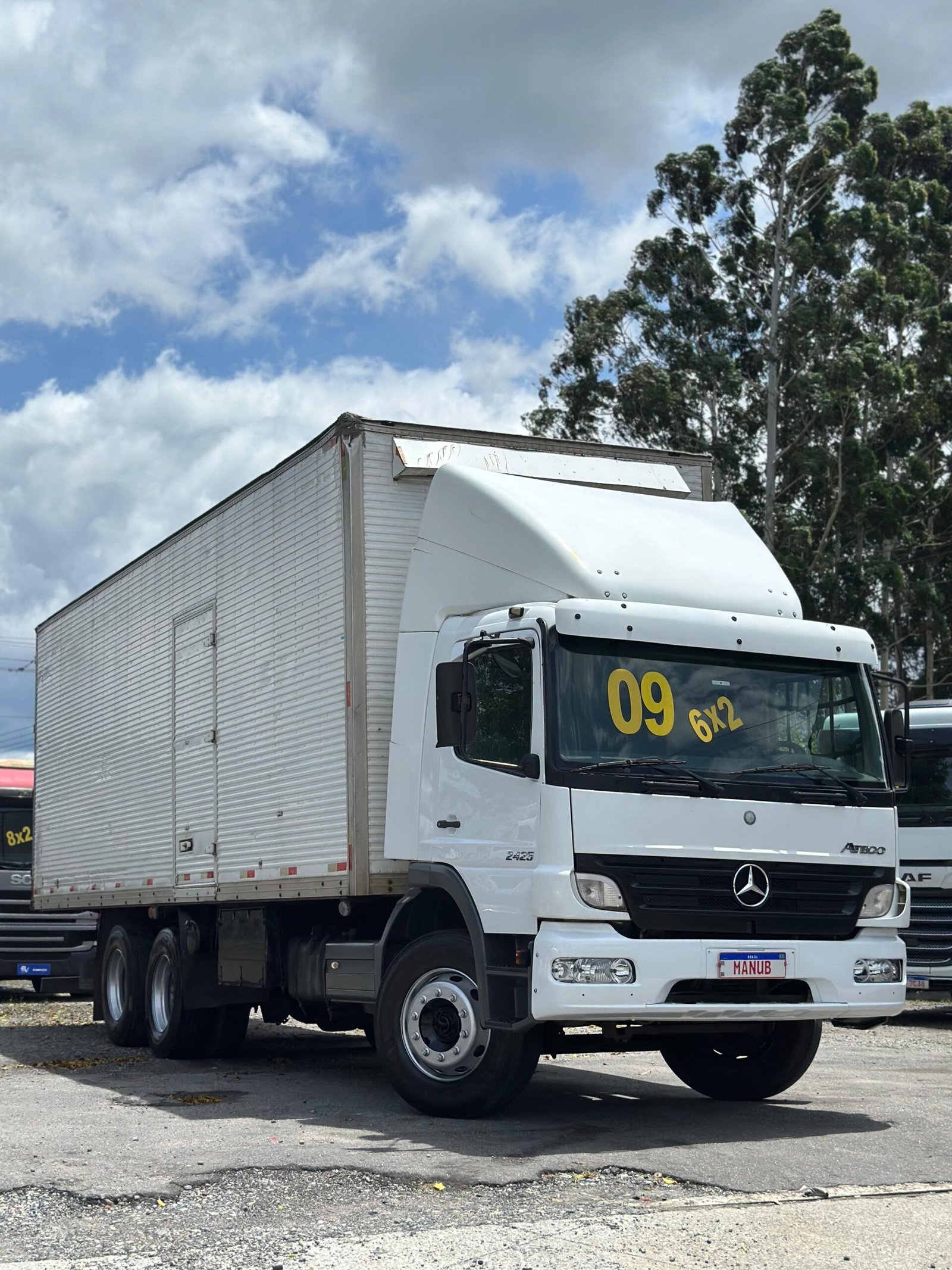 Mb Atego 2425 6×2 2009 Bau 8,50 Chapeado