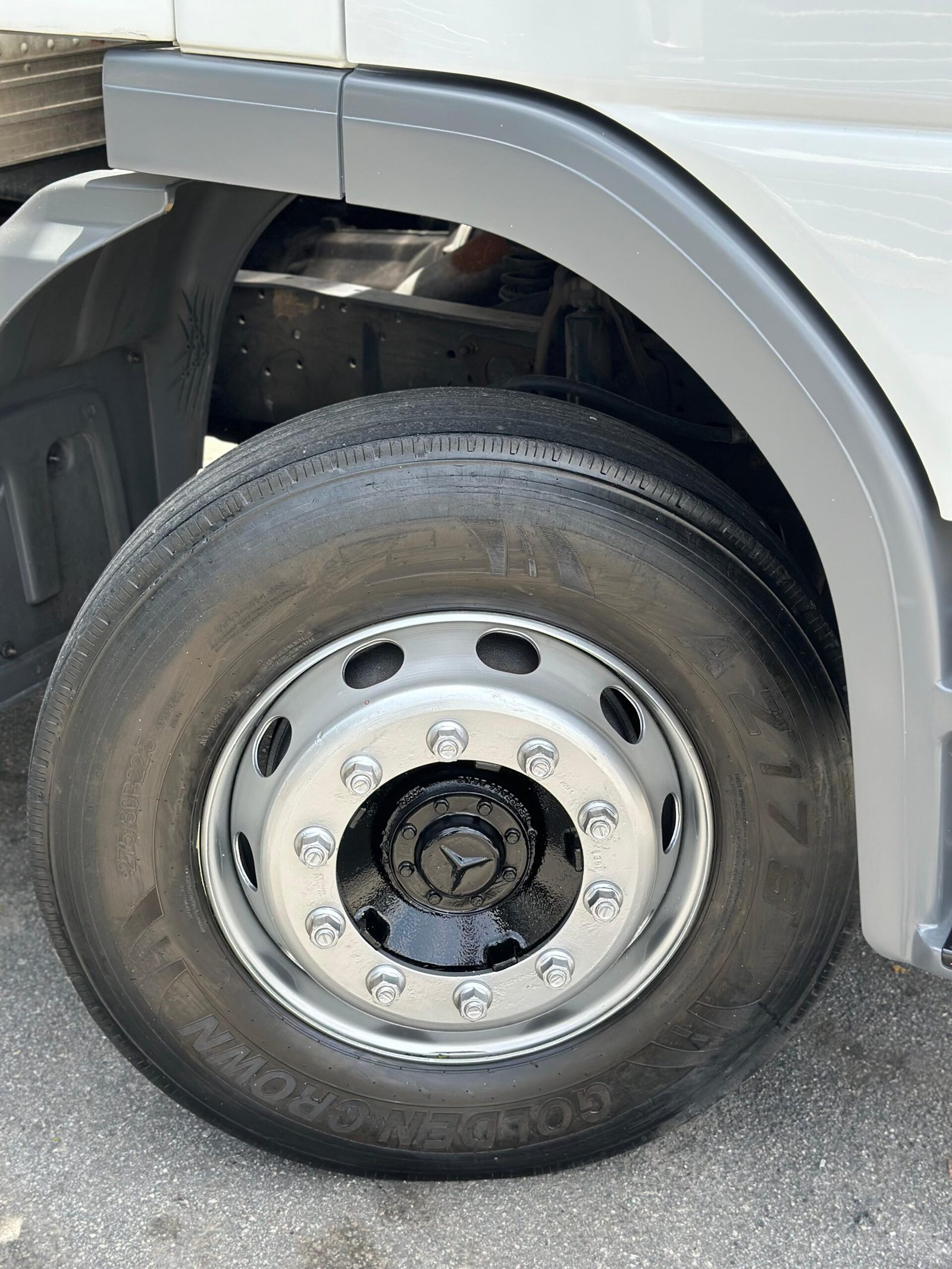 Mb Atego 2425 6×2 2009 Bau 8,50 Chapeado