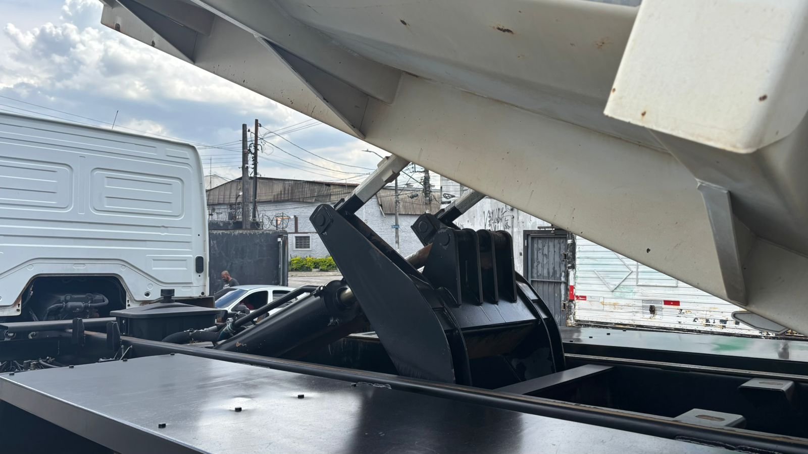 Atego 2426 6×2 2020 Caçamba Basculante Facchini 12m³ e Ar Condic.