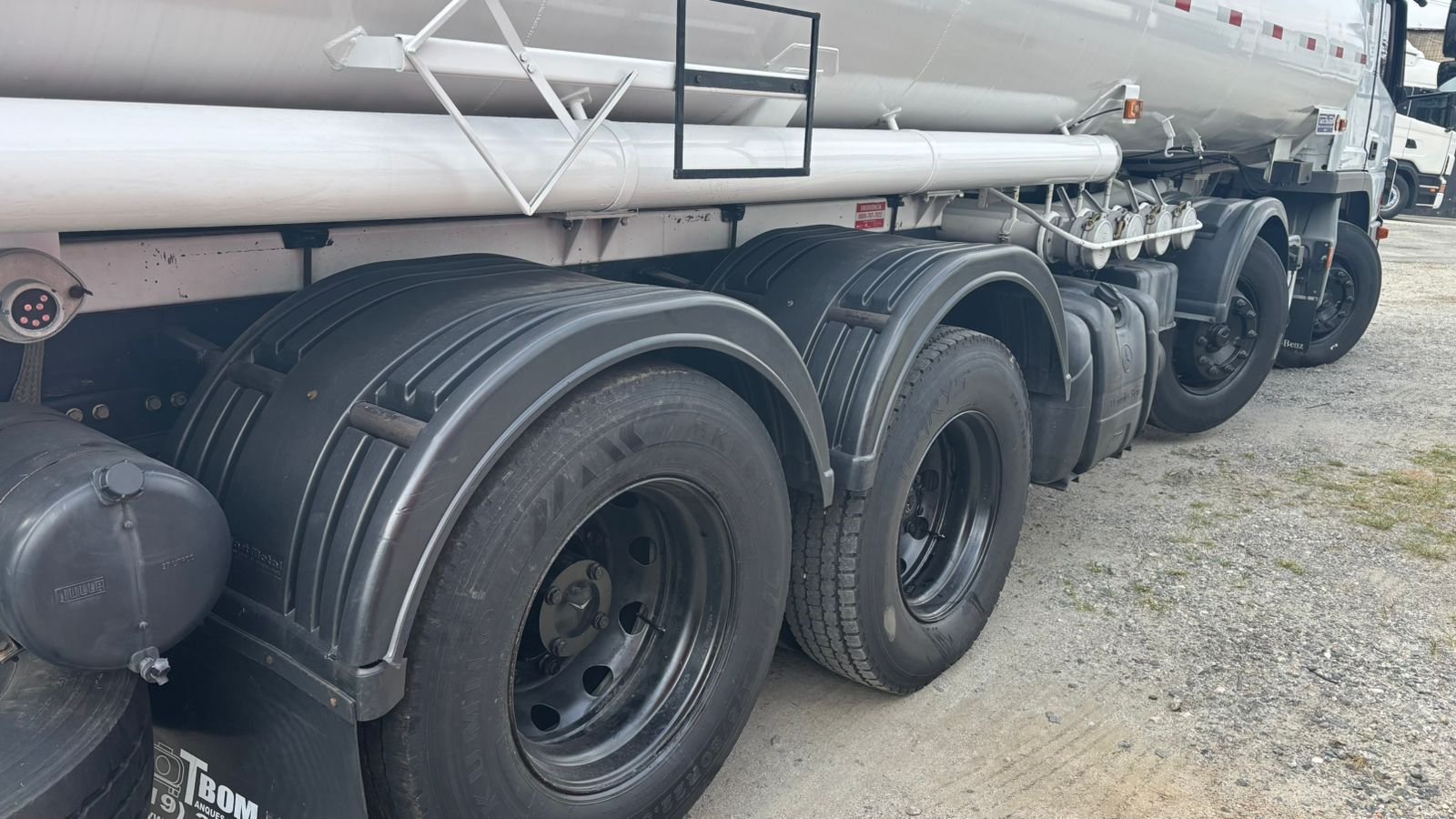 Atego 3030 8×2 2019 Tanque 20Mil Litros 4×5.000 Lts Com Botton