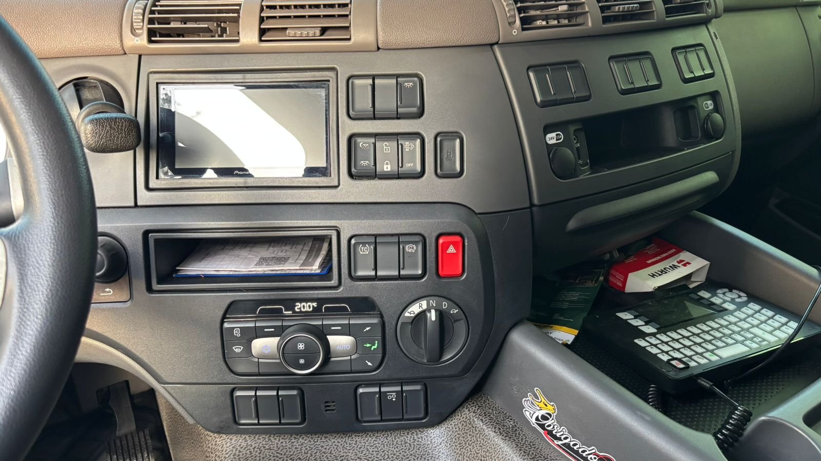 Daf Cf 6×2 2024 Bau 8,50 Space Cab Bau 8,50 Chapa Impecável