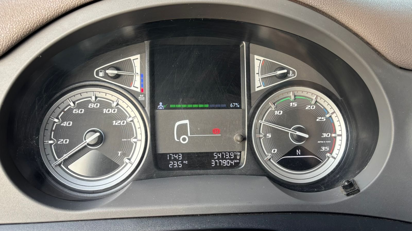 Daf Cf 6×2 2024 Bau 8,50 Space Cab Bau 8,50 Chapa Impecável