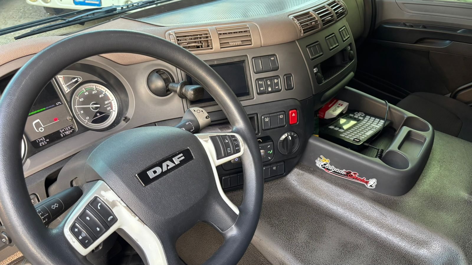 Daf Cf 6×2 2024 Bau 8,50 Space Cab Bau 8,50 Chapa Impecável