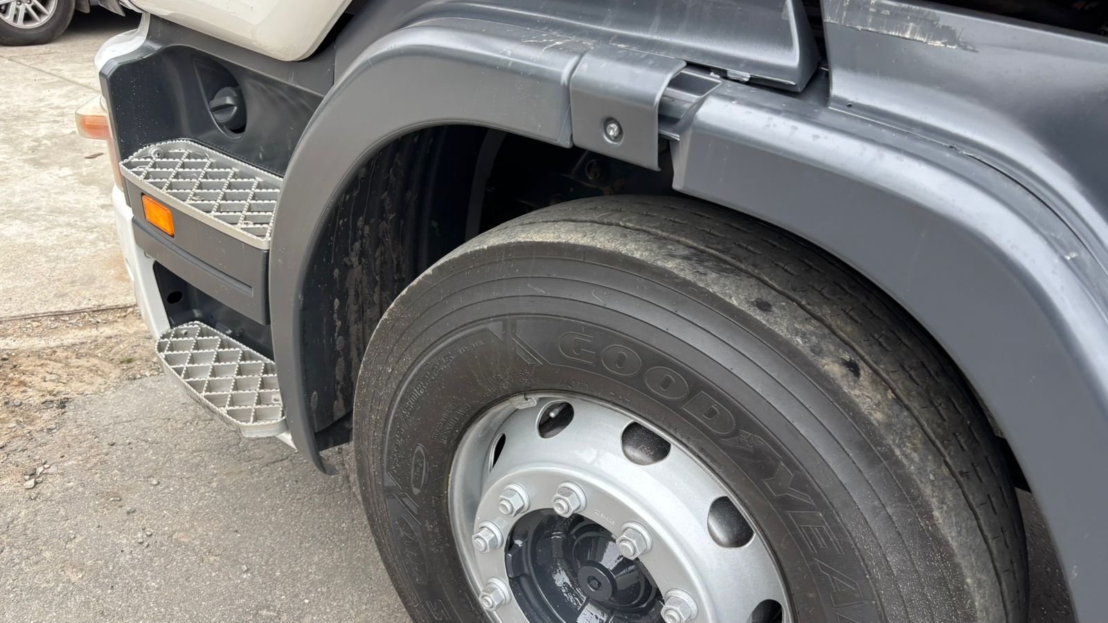 Scania G420 6×2 2011 Pneus 100%