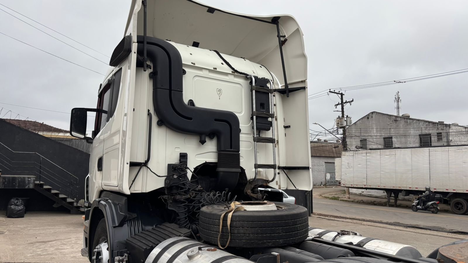 Scania G420 6×2 2011 Pneus 100%