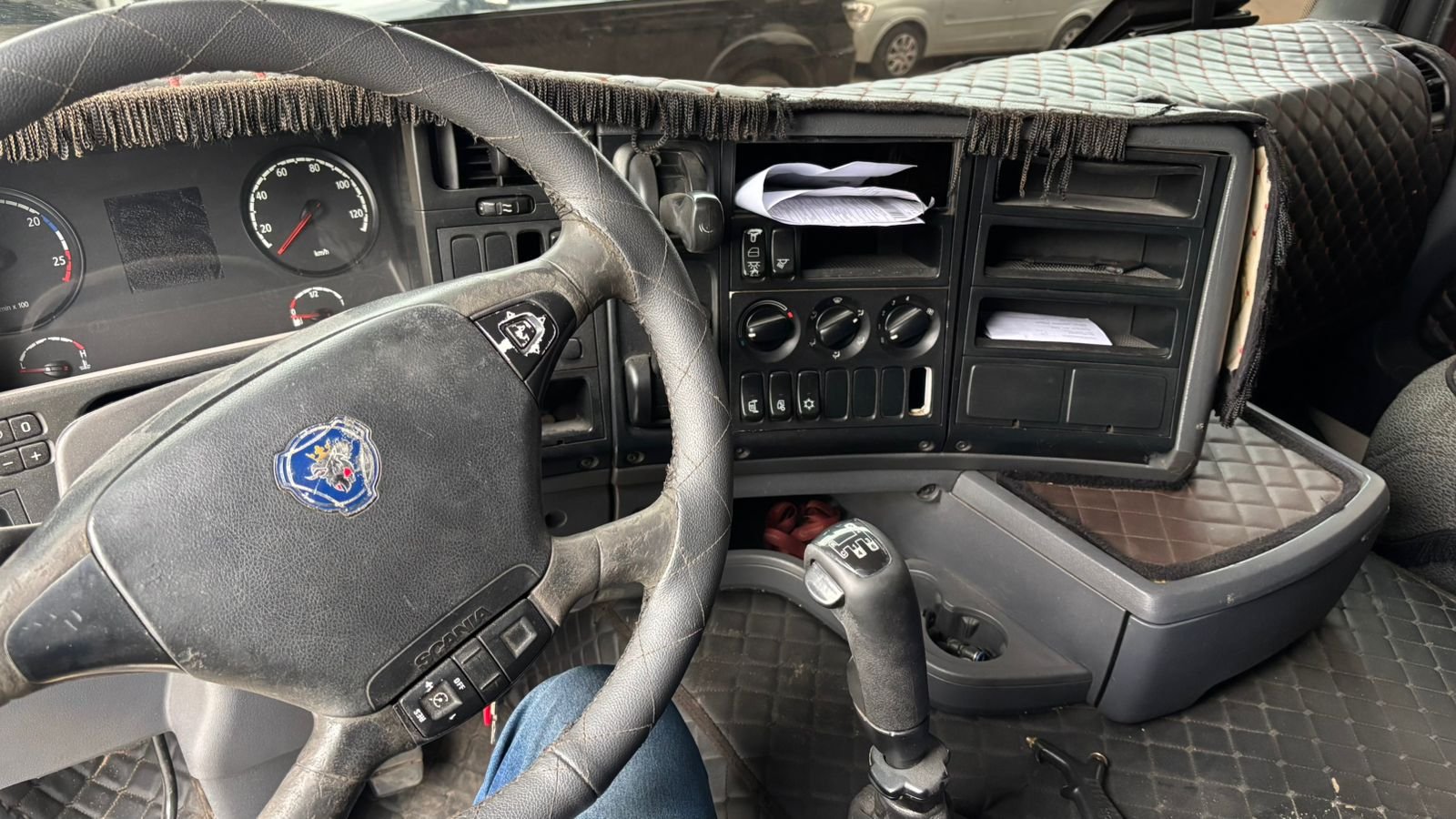 Scania G420 6×2 2011 Pneus 100%