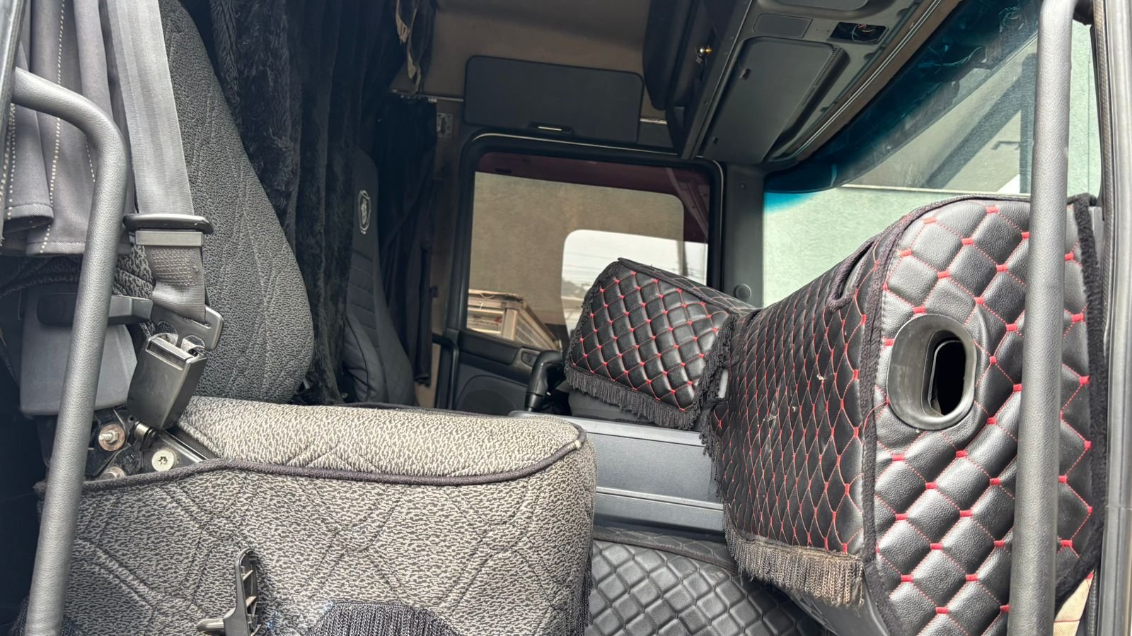 Scania G420 6×2 2011 Pneus 100%