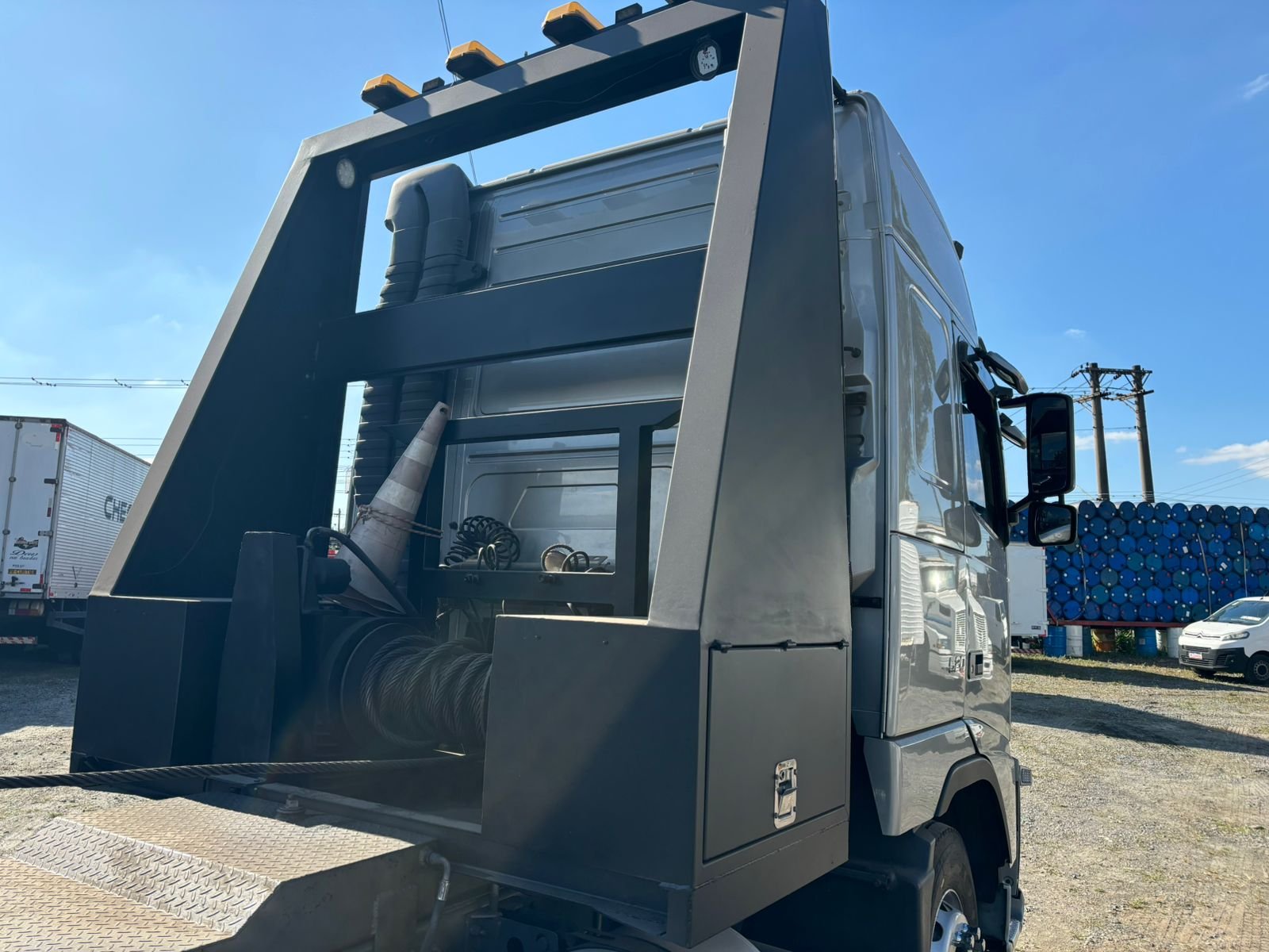 Volvo Fh 520 6×4 bug pesado 2011 guincho lança