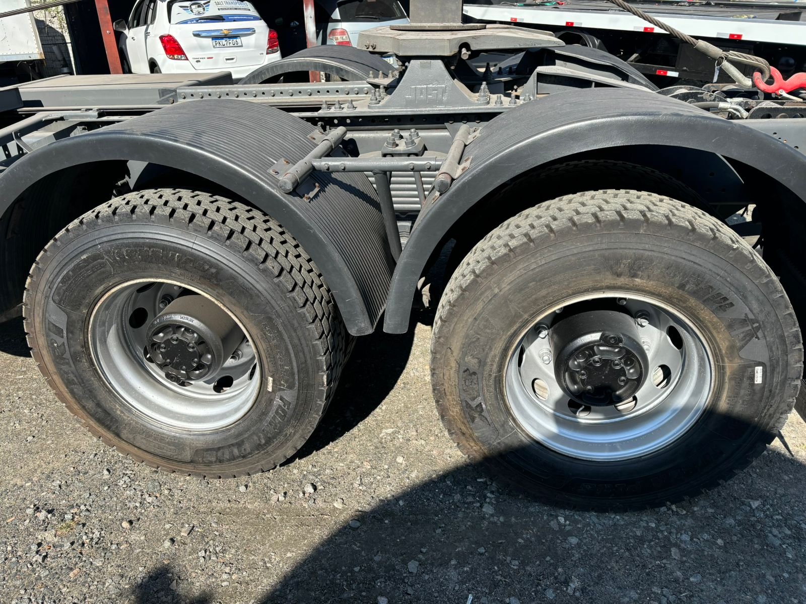 Volvo Fh 520 6×4 bug pesado 2011 guincho lança