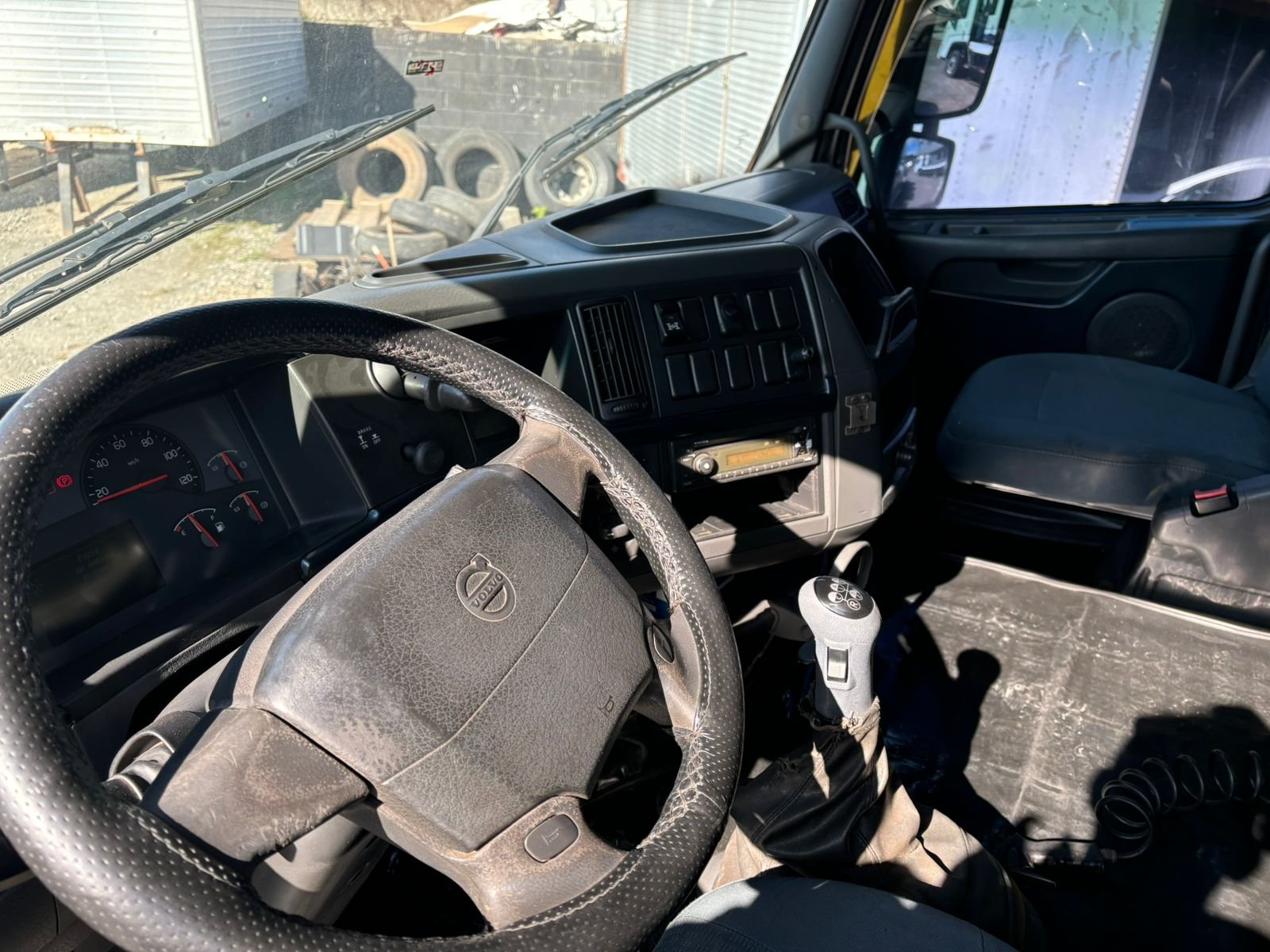 Volvo Fh 520 6×4 bug pesado 2011 guincho lança