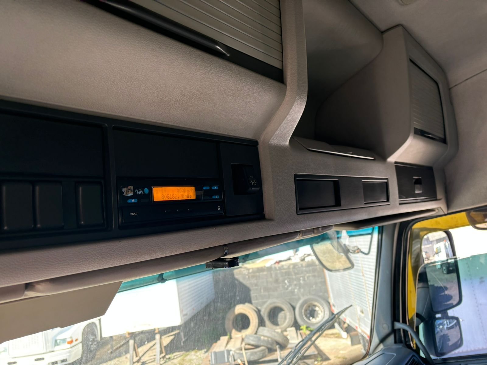 Volvo Fh 520 6×4 bug pesado 2011 guincho lança