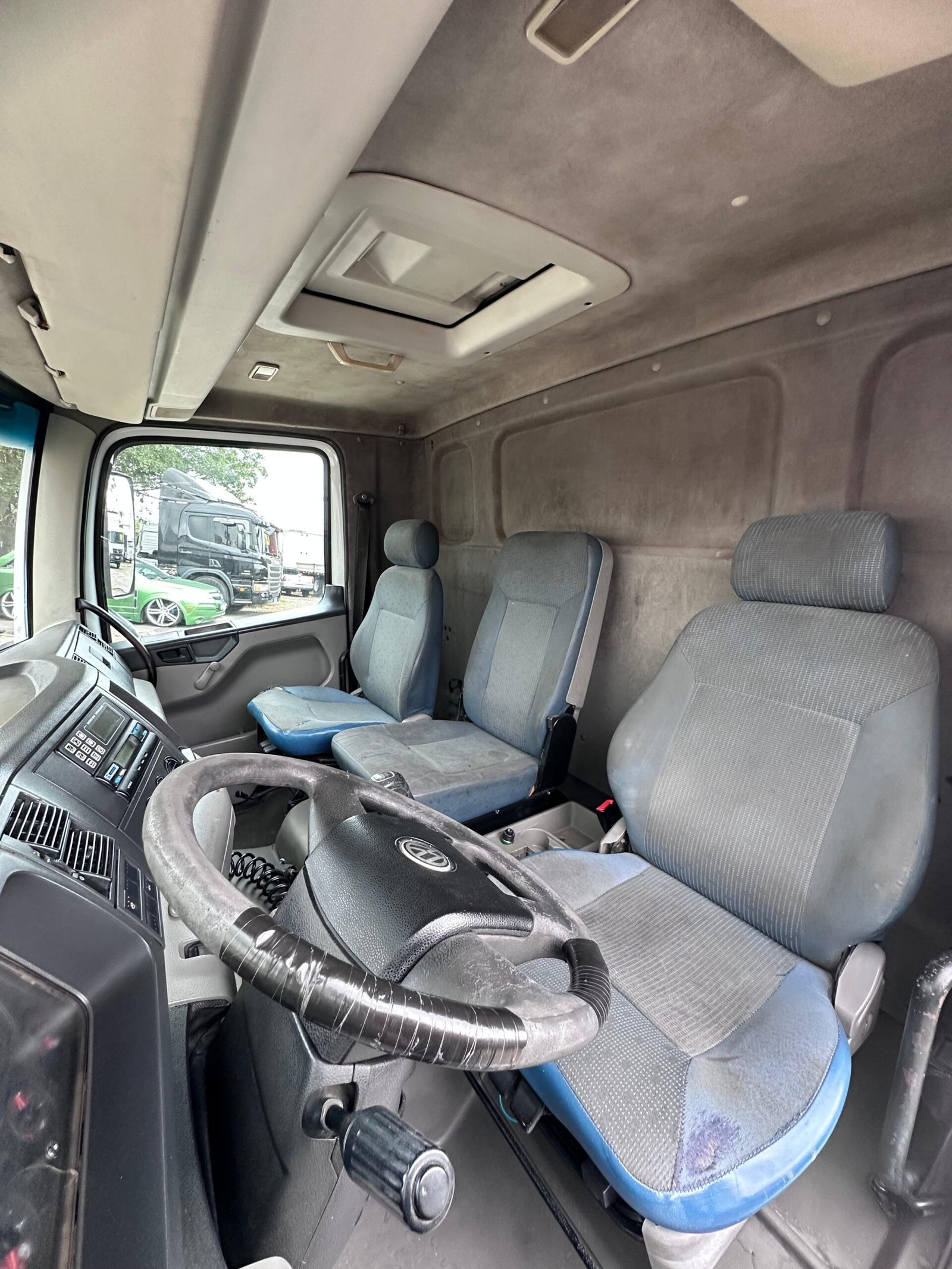 Vw 17.250 4×2 2011 Com Baú Refrigerado Ou No Chassi