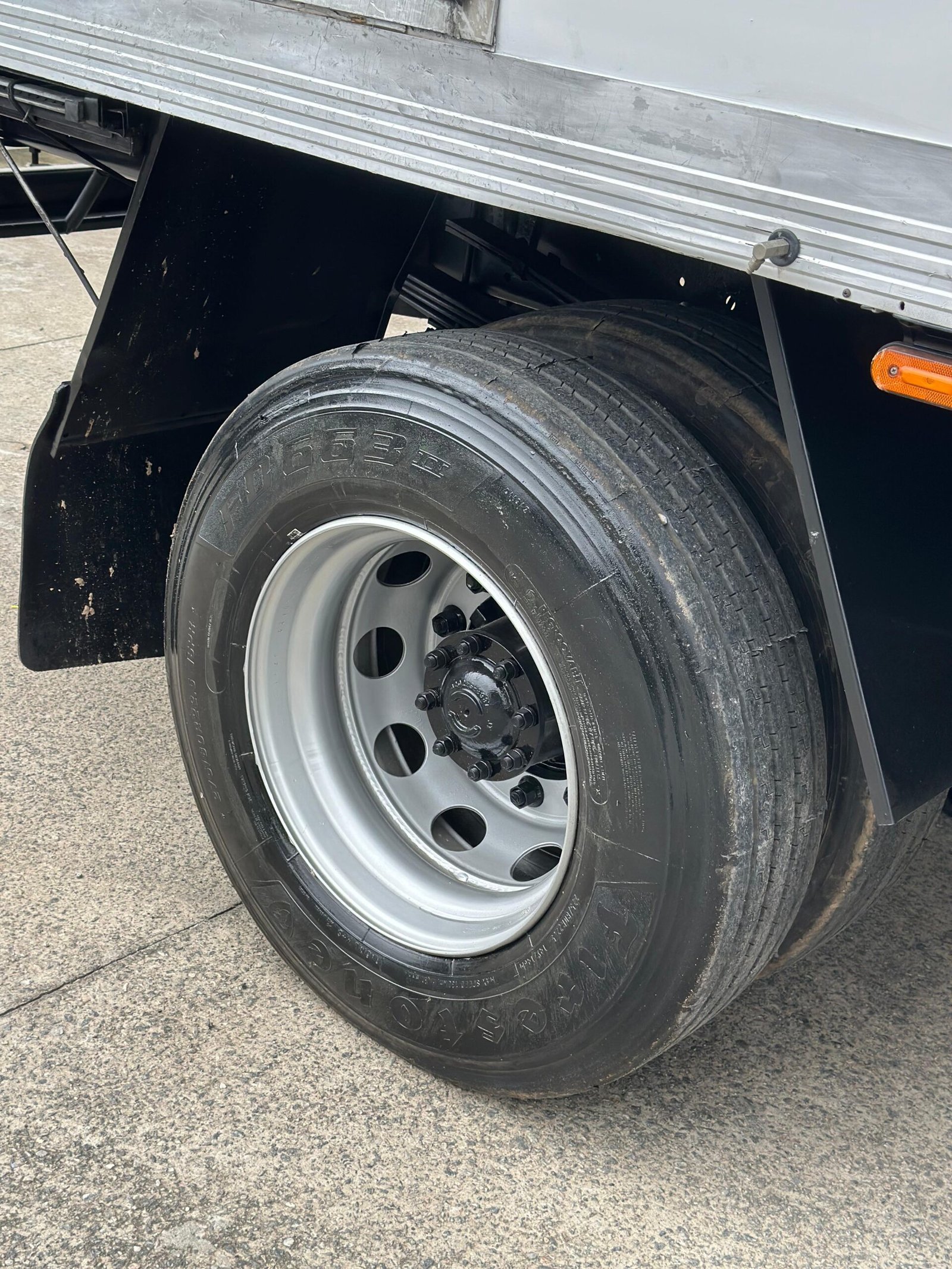 Vw 17.250 4×2 2011 Com Baú Refrigerado Ou No Chassi