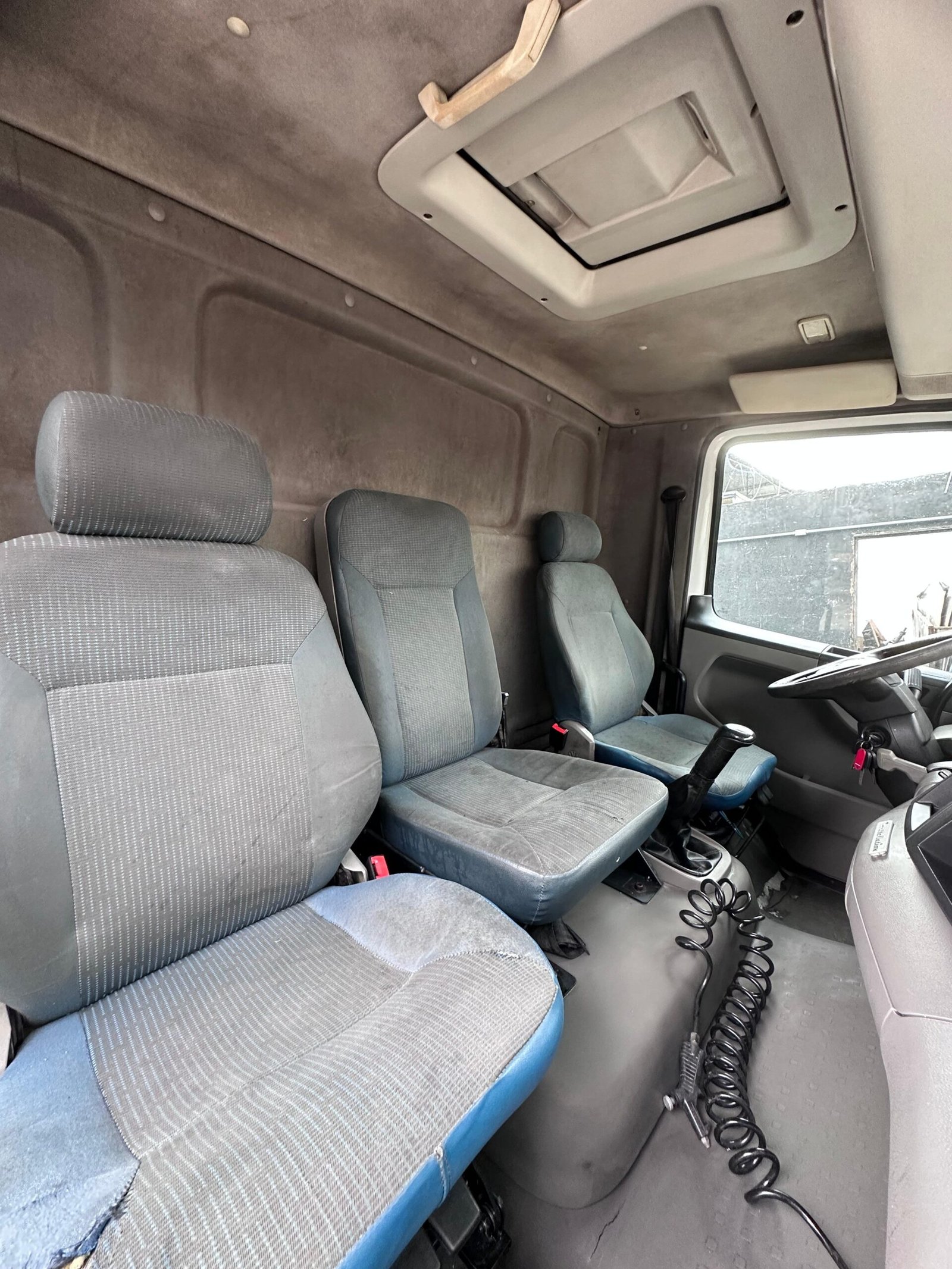 Vw 17.250 4×2 2011 Com Baú Refrigerado Ou No Chassi