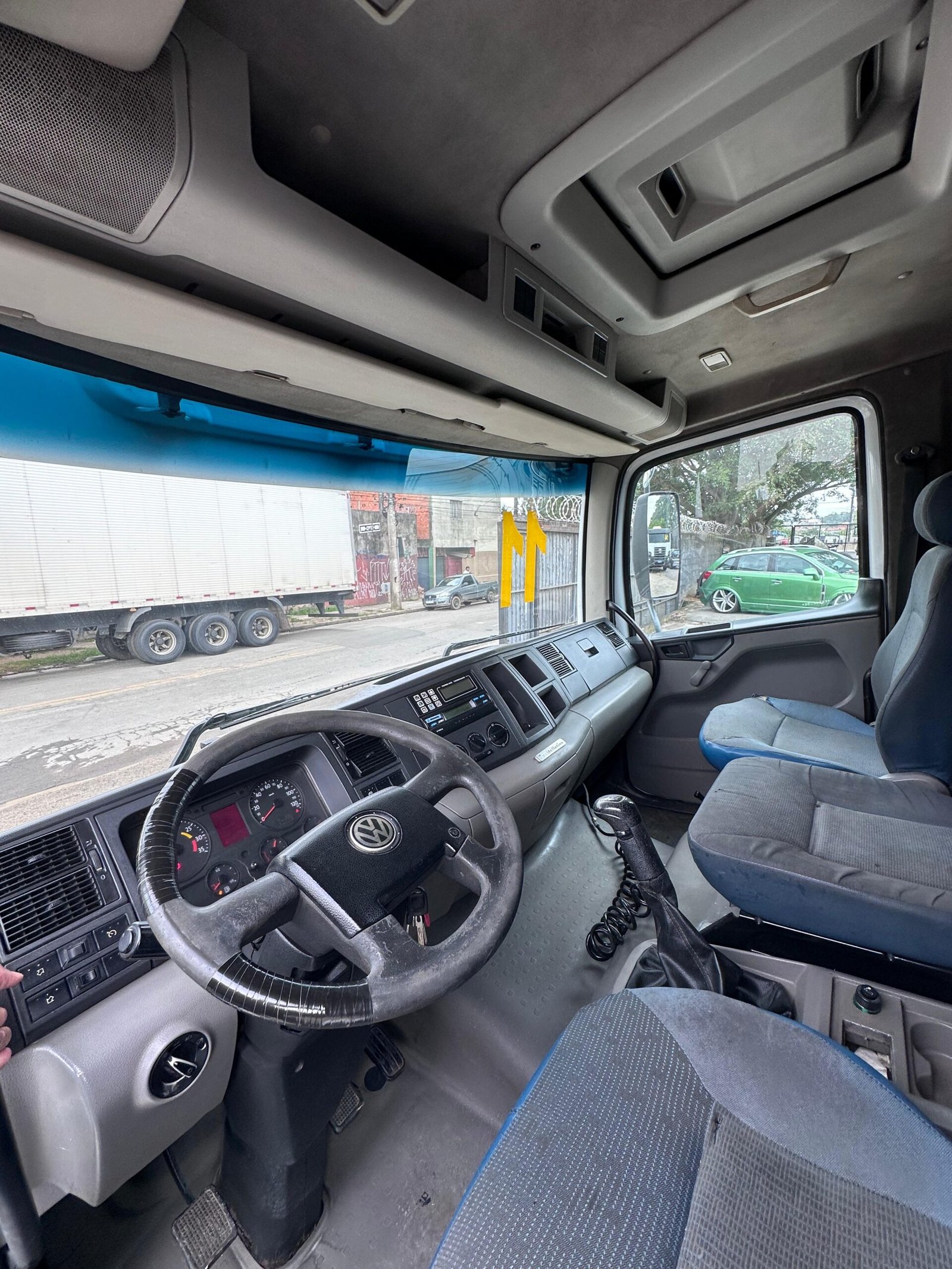 Vw 17.250 4×2 2011 Com Baú Refrigerado Ou No Chassi