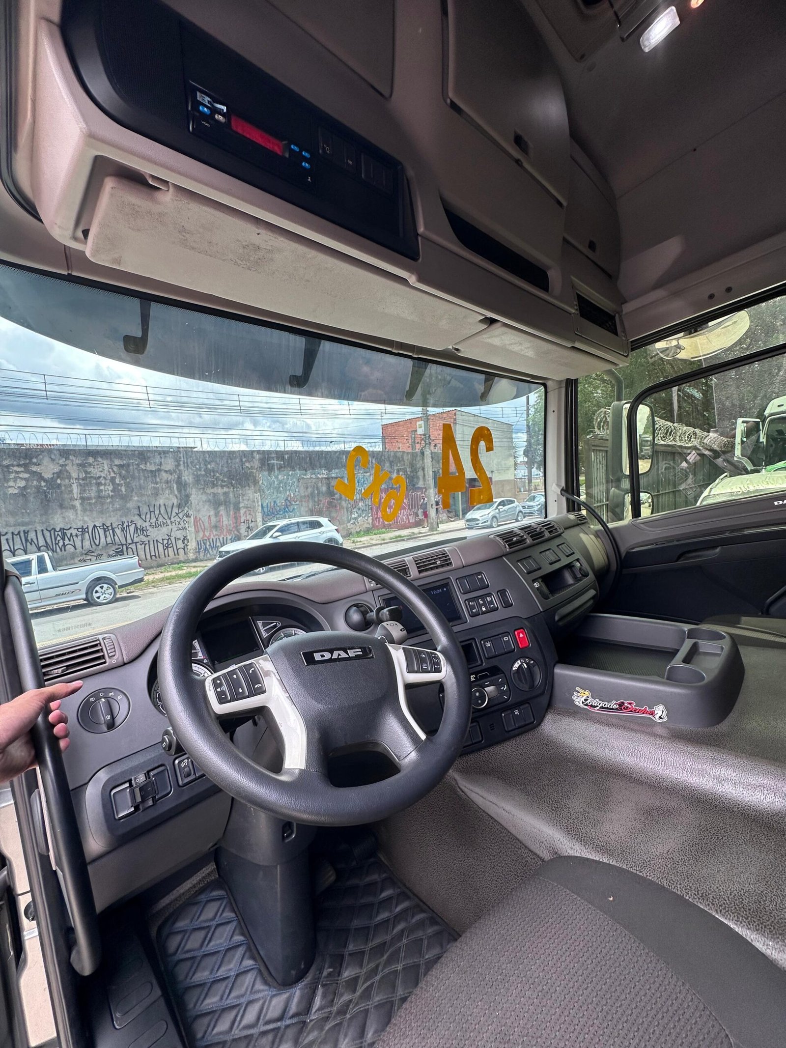 Daf Cf 310 6×2 2024 Bau 8,50 Space Cab Bau 8,50 Chapa Impecável