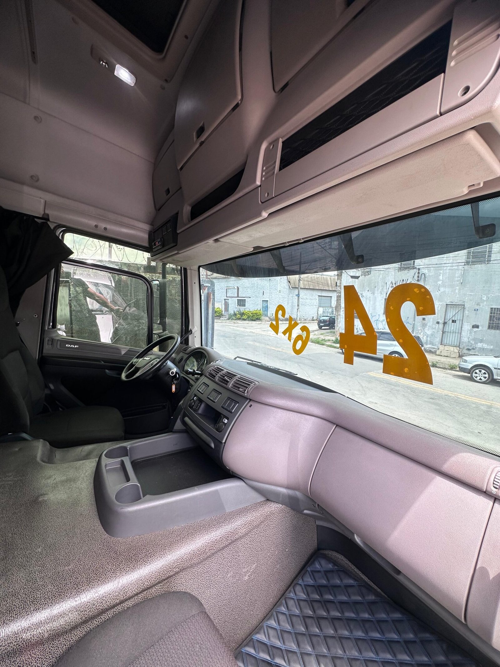 Daf Cf 310 6×2 2024 Bau 8,50 Space Cab Bau 8,50 Chapa Impecável