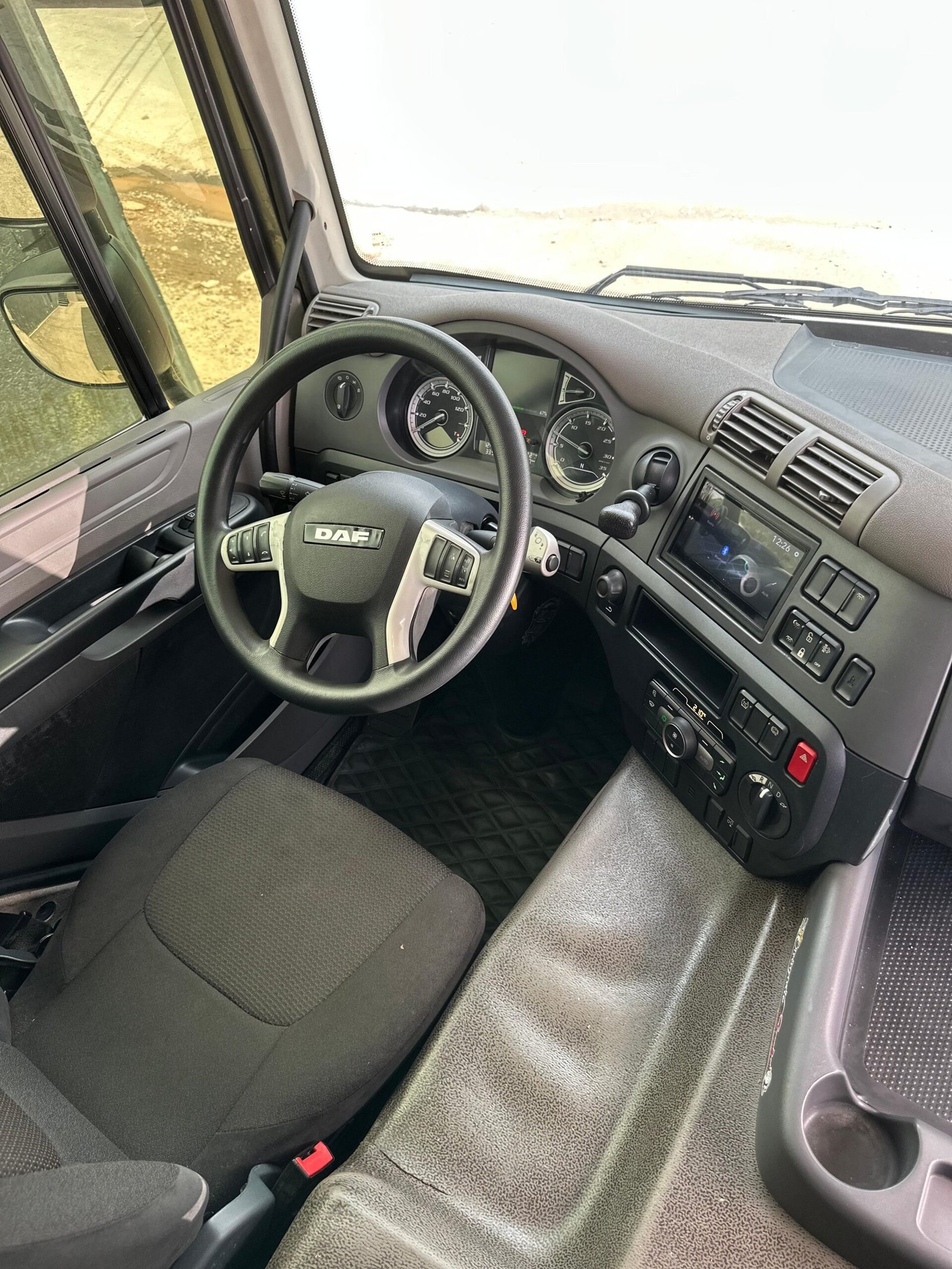 Daf Cf 310 6×2 2024 Bau 8,50 Space Cab Bau 8,50 Chapa Impecável