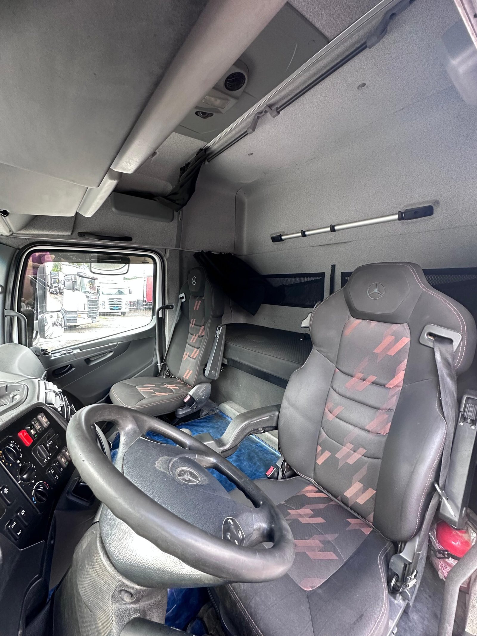 Axor 2544 6×2 2019 Teto Alto e Automático