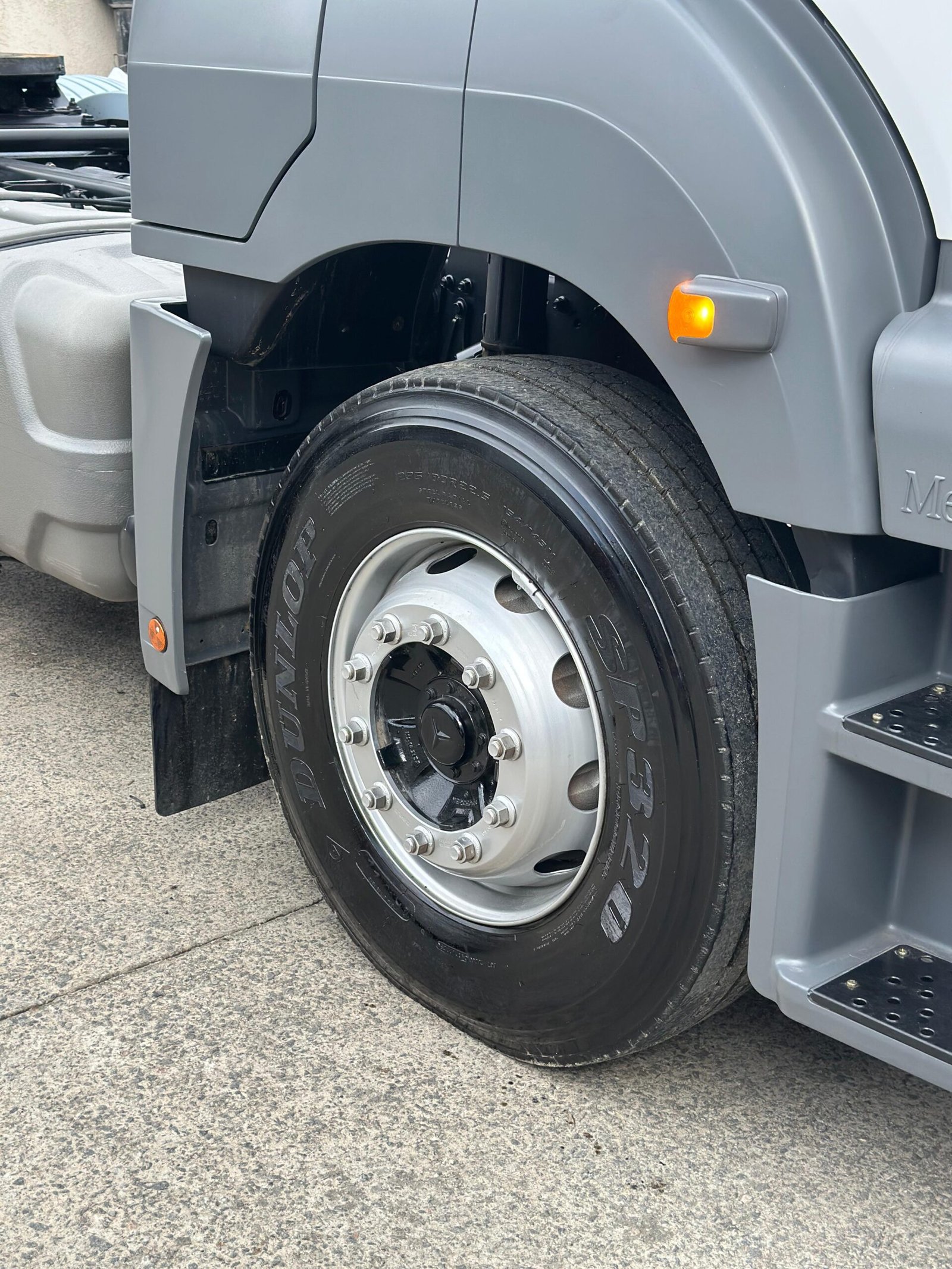 Axor 2544 6×2 2019 Teto Alto e Automático