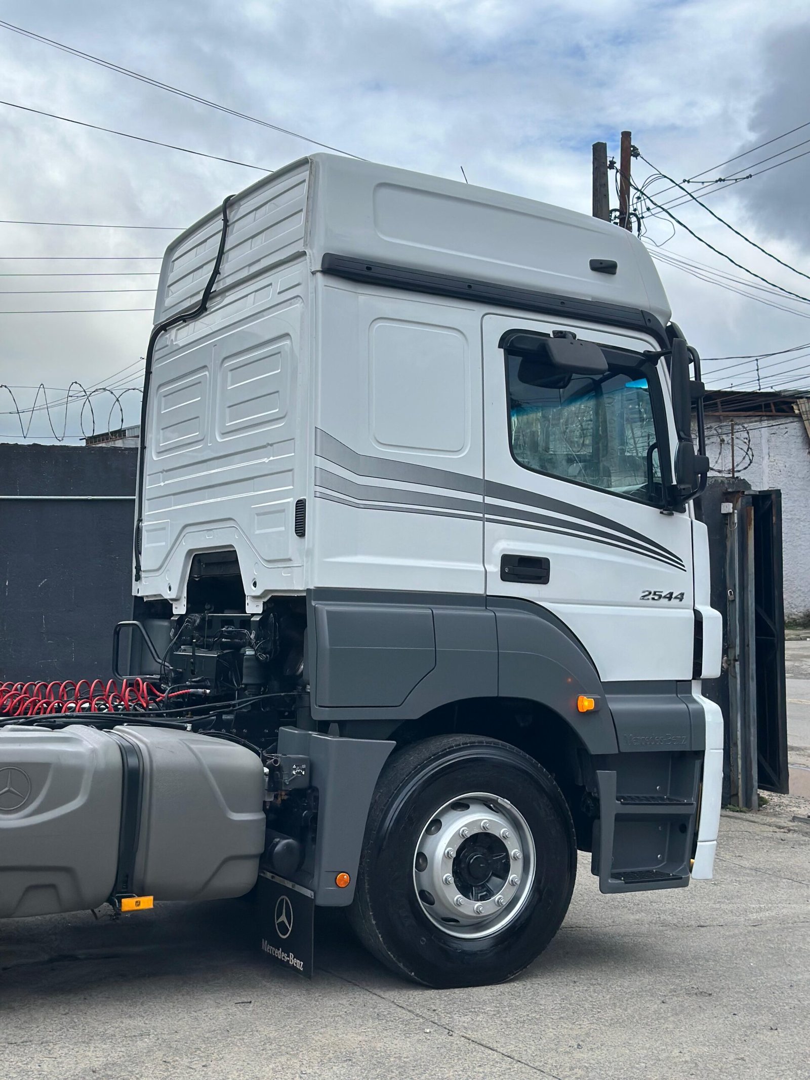 Axor 2544 6×2 2019 Teto Alto e Automático