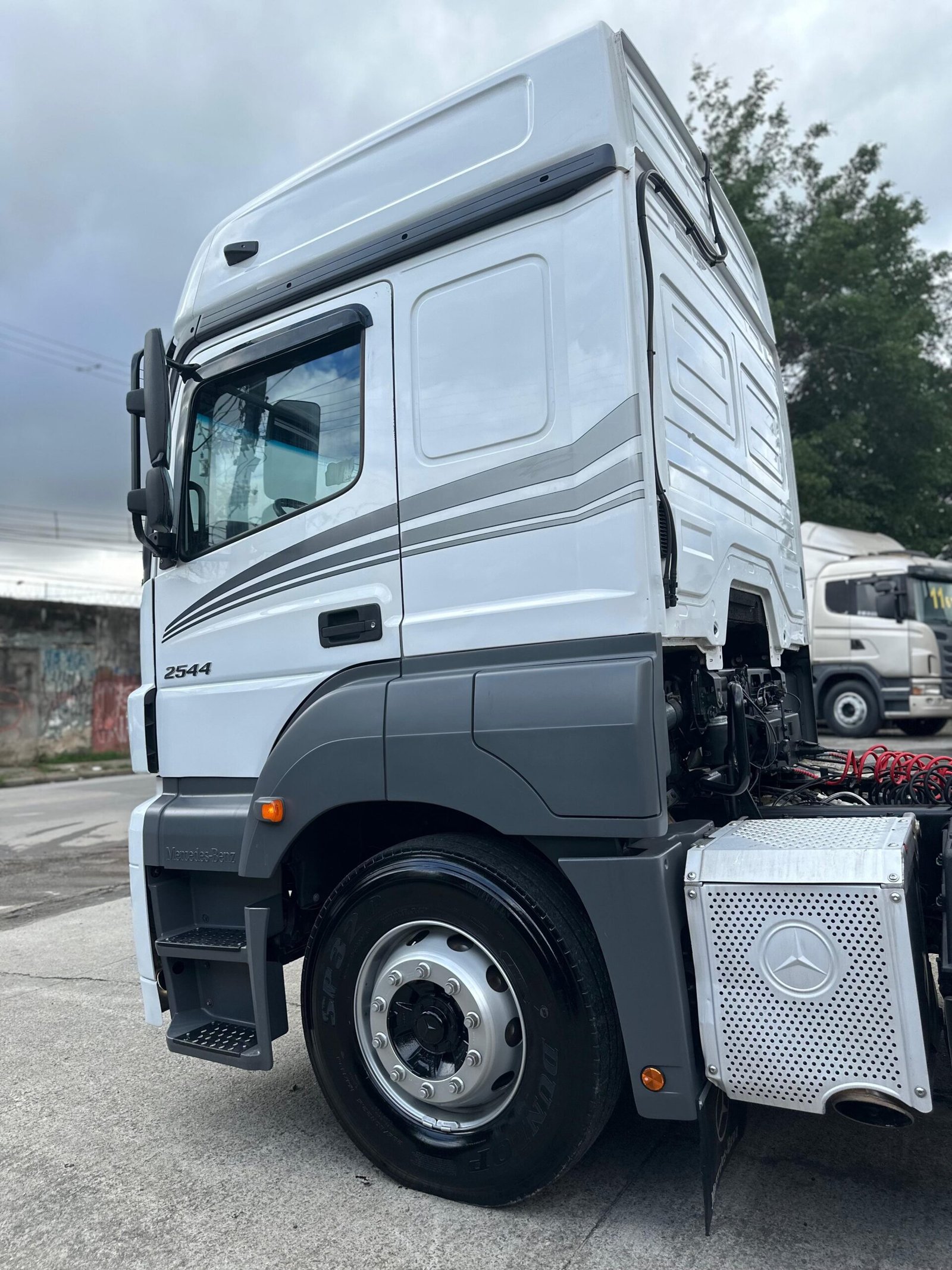 Axor 2544 6×2 2019 Teto Alto e Automático