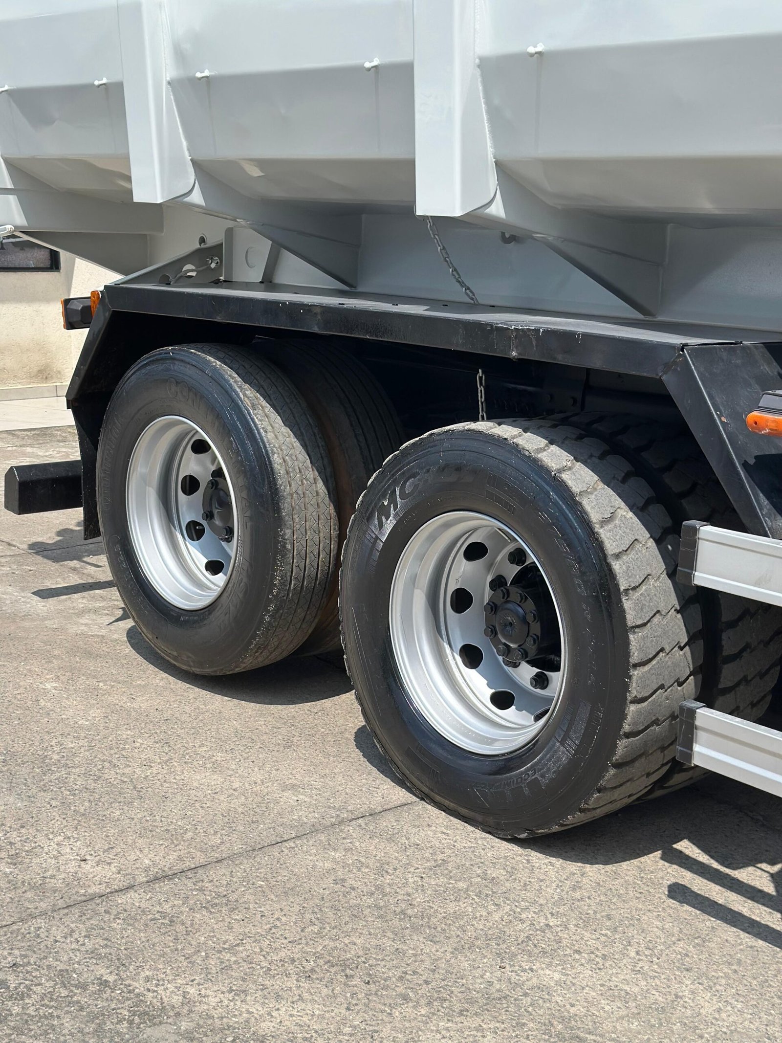 Atego 2426 6×2 2020 Caçamba Basculante Facchini 12m³ e Ar Condic.