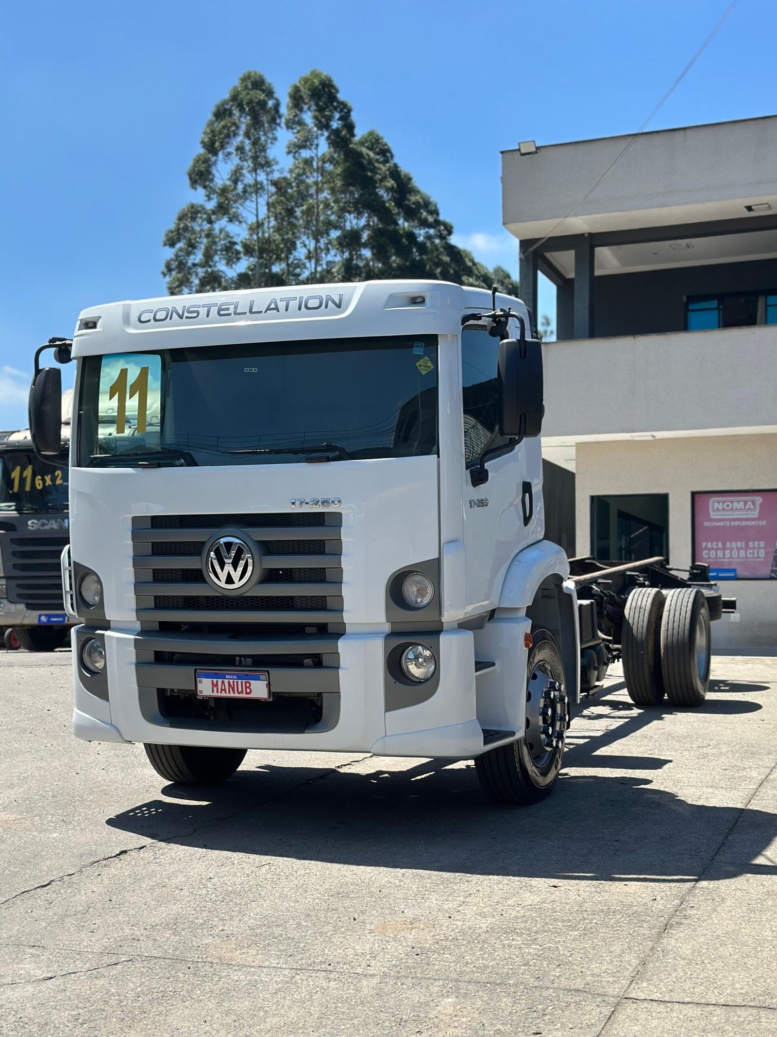Vw 17.250 4×2 2011 Com Baú Refrigerado Ou No Chassi