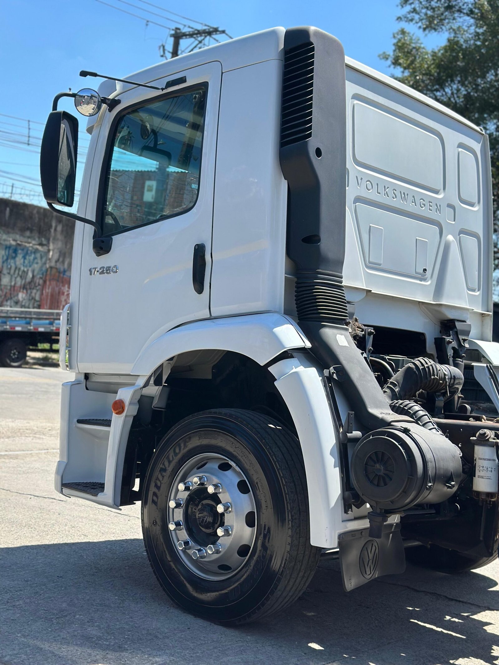 Vw 17.250 4×2 2011 Com Baú Refrigerado Ou No Chassi