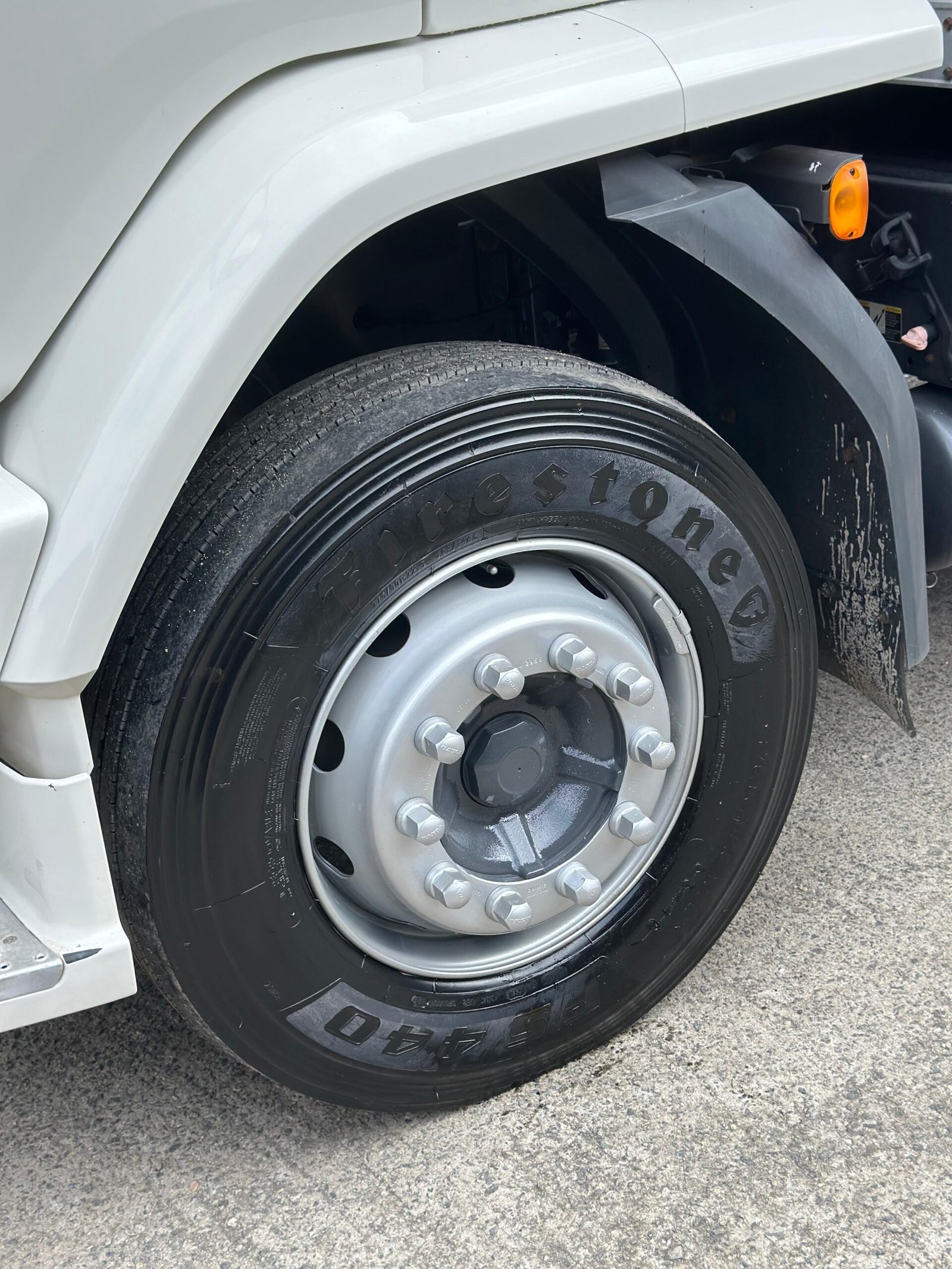 Volvo Vm 270 6×2 2021 Baú De 8.5m / Baixo Km / Manual