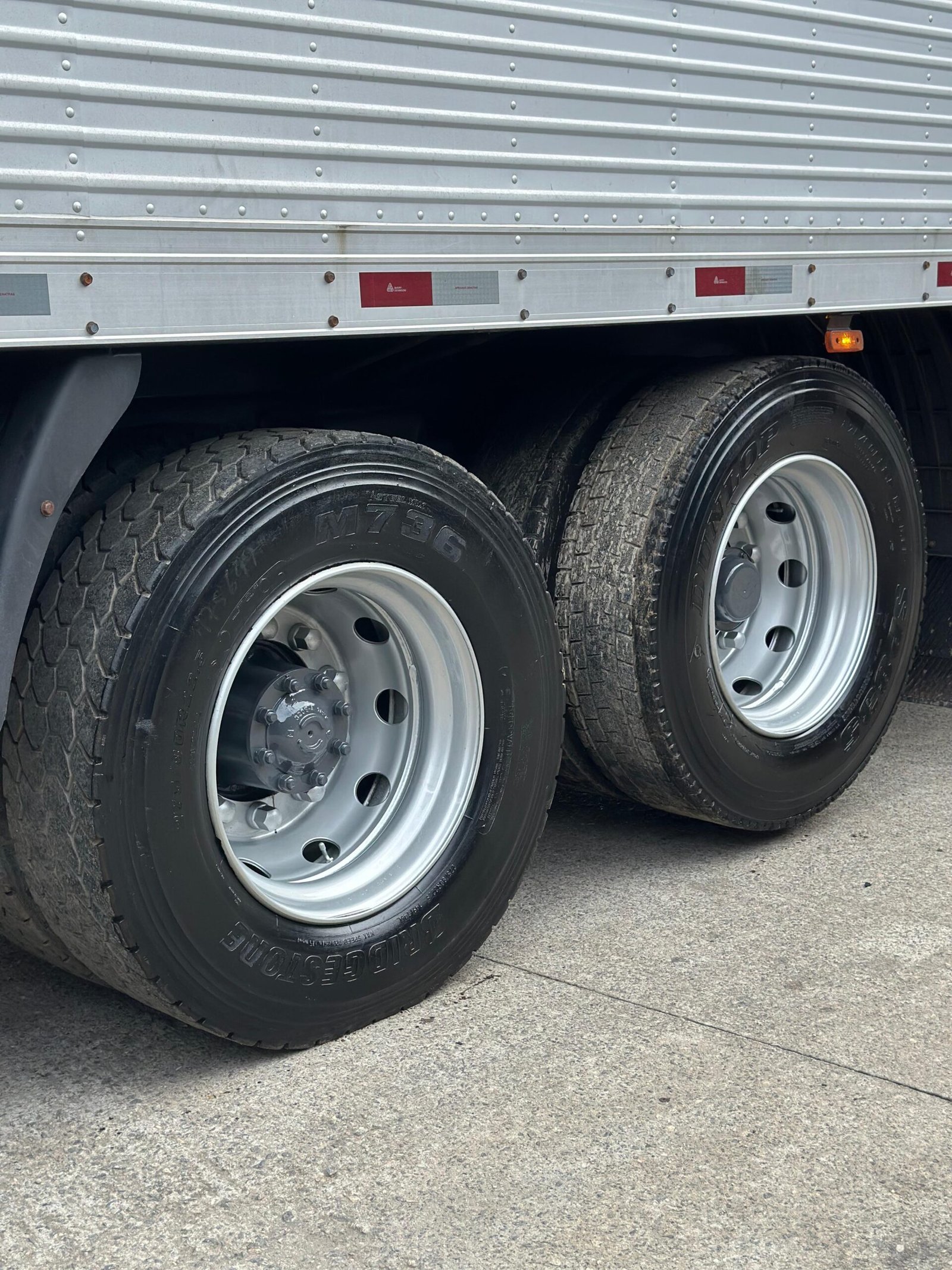 Volvo Vm 270 6×2 2021 Baú De 8.5m / Baixo Km / Manual