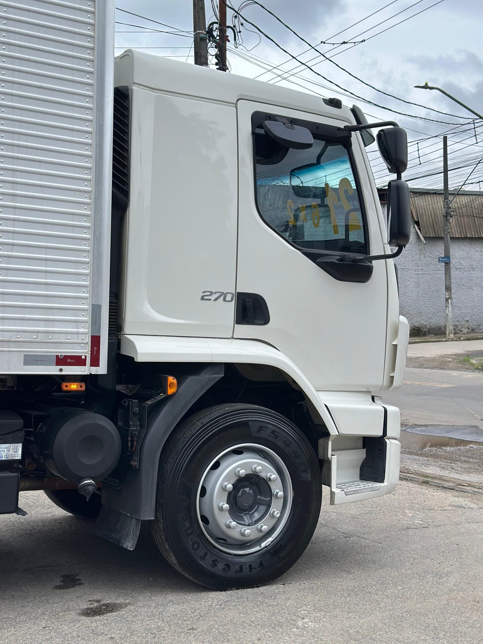 Volvo Vm 270 6×2 2021 Baú De 8.5m / Baixo Km / Manual