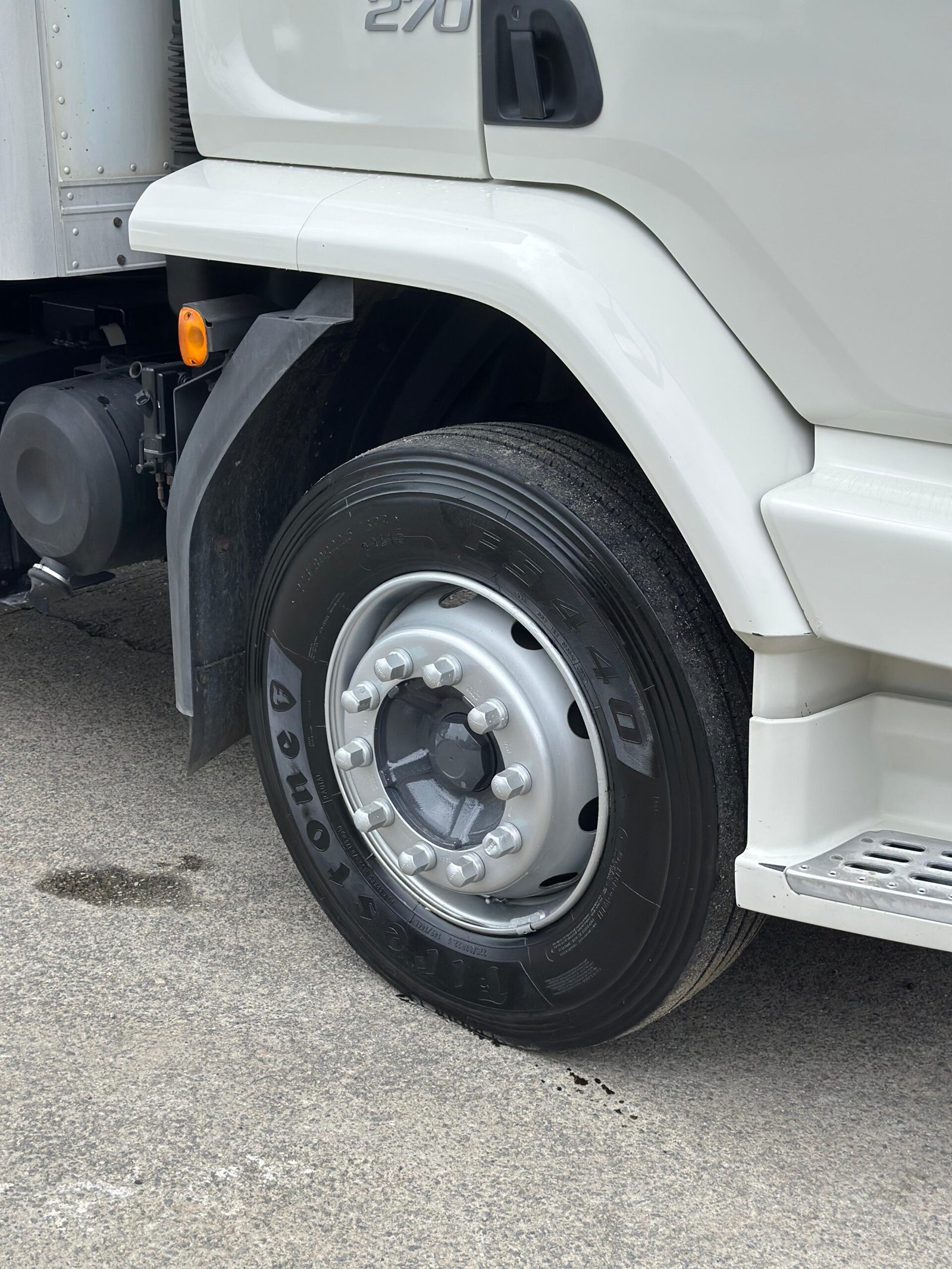 Volvo Vm 270 6×2 2021 Baú De 8.5m / Baixo Km / Manual